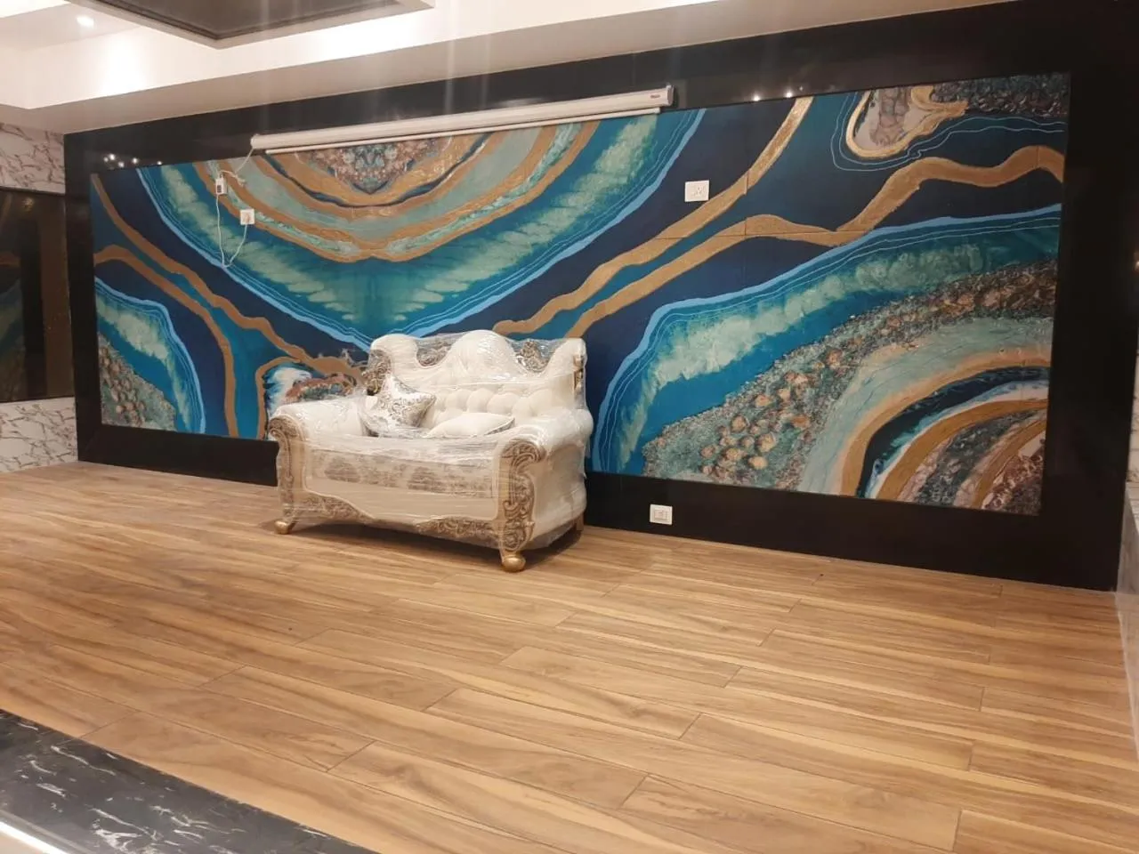 Living room in Hotel Mandi Heights - Bar, Fine Dining & Banquet Hall