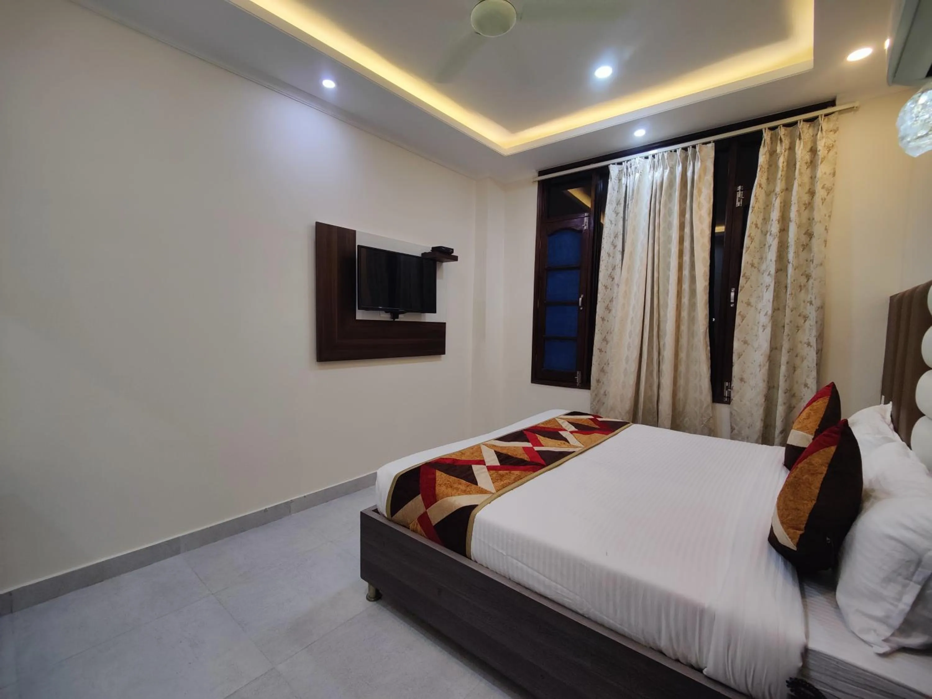 Bed in Hotel Mandi Heights - Bar, Fine Dining & Banquet Hall