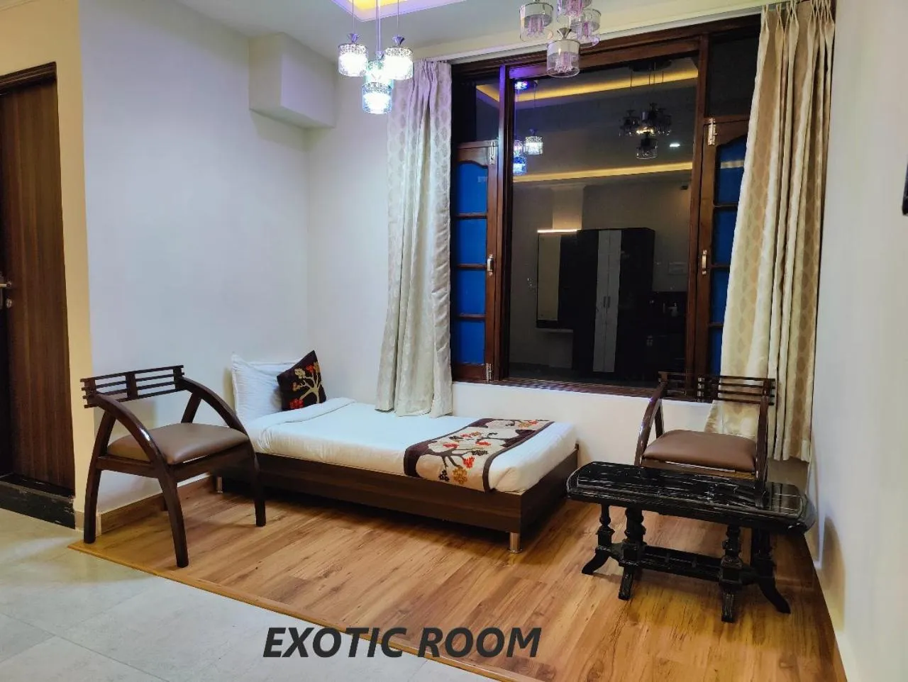 Bed in Hotel Mandi Heights - Bar, Fine Dining & Banquet Hall