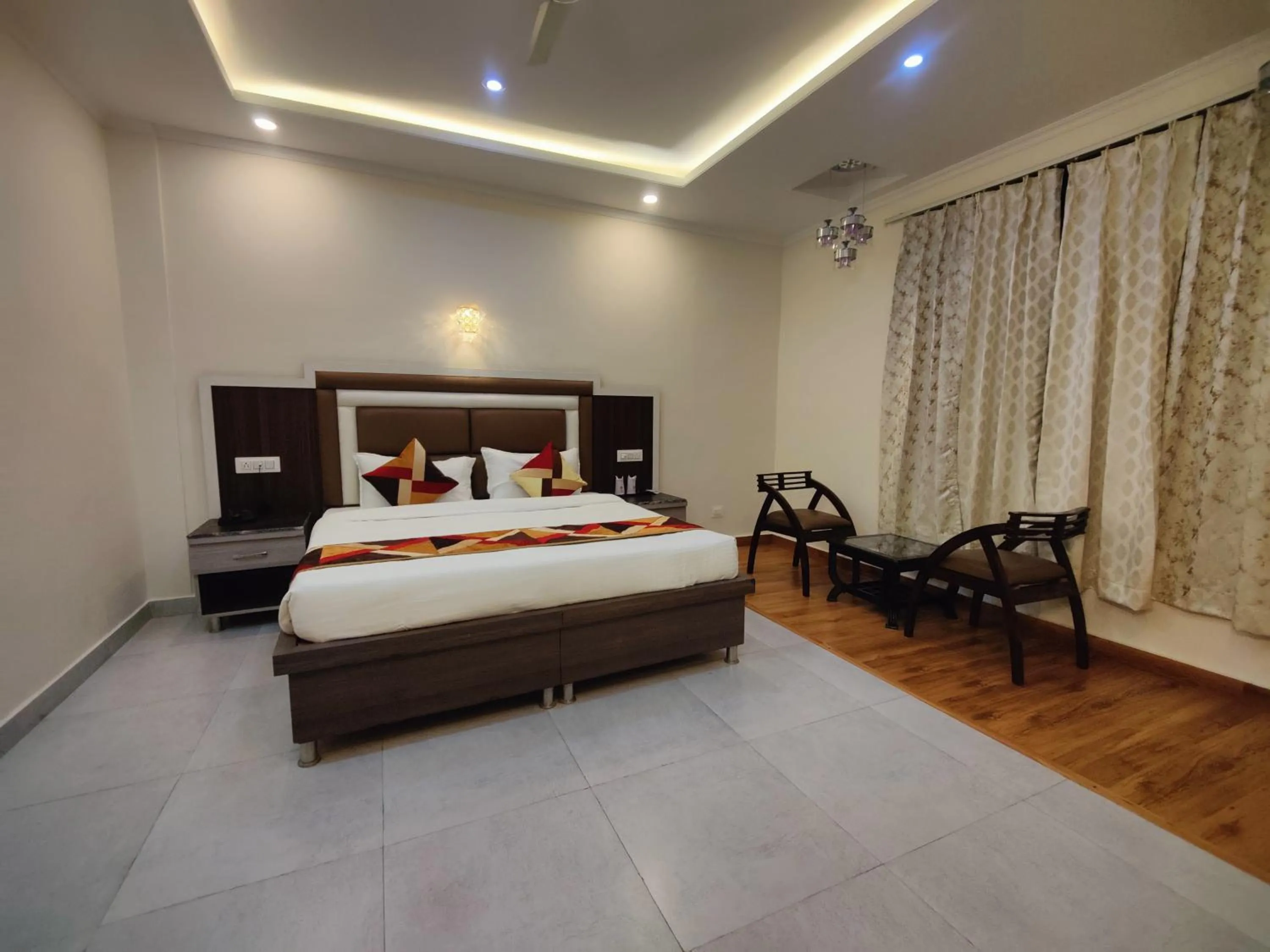 Bed in Hotel Mandi Heights - Bar, Fine Dining & Banquet Hall