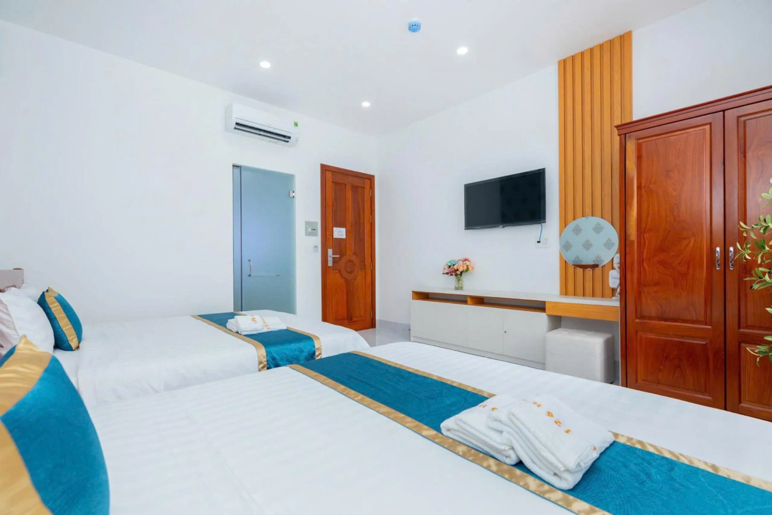 Bed in 126 Vung Tau Pool Villa Back Beach From 4 To 12 Rooms Options