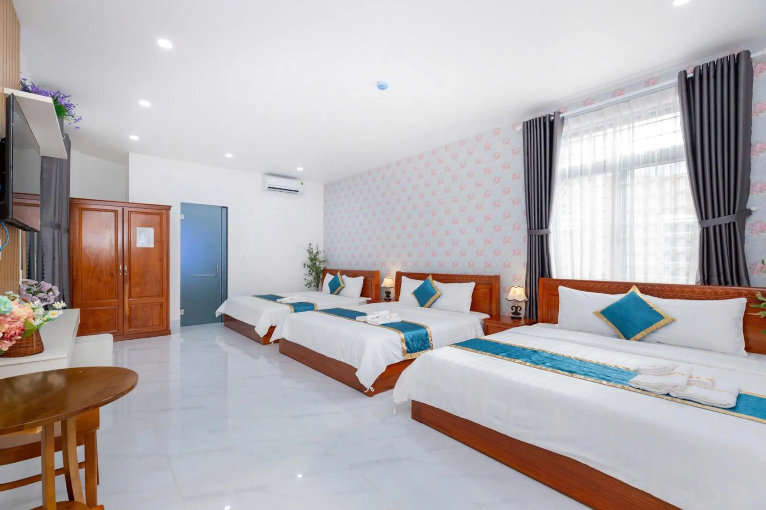 Bed in 126 Vung Tau Pool Villa Back Beach From 4 To 12 Rooms Options