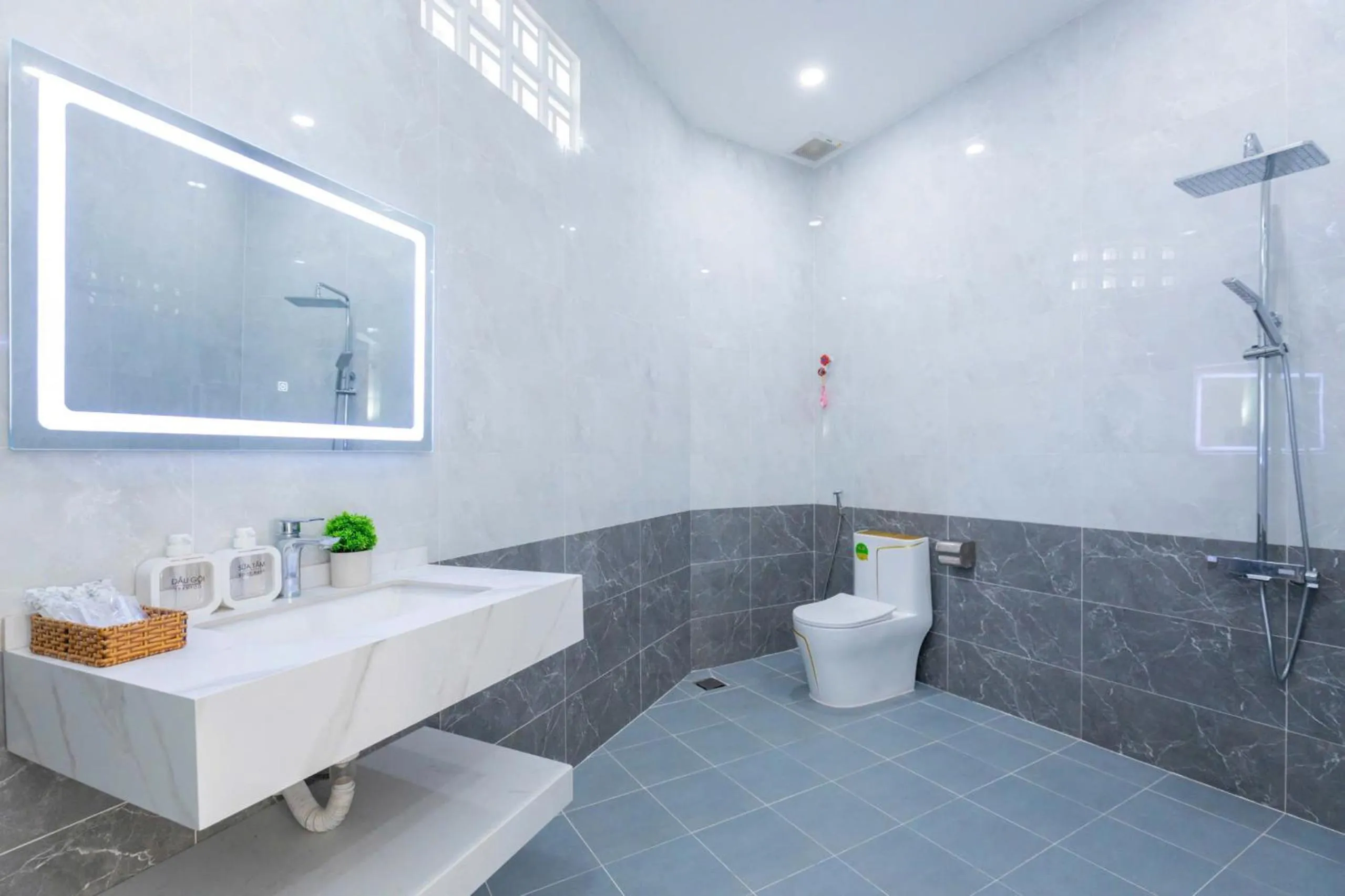 Shower in 126 Vung Tau Pool Villa Back Beach From 4 To 12 Rooms Options