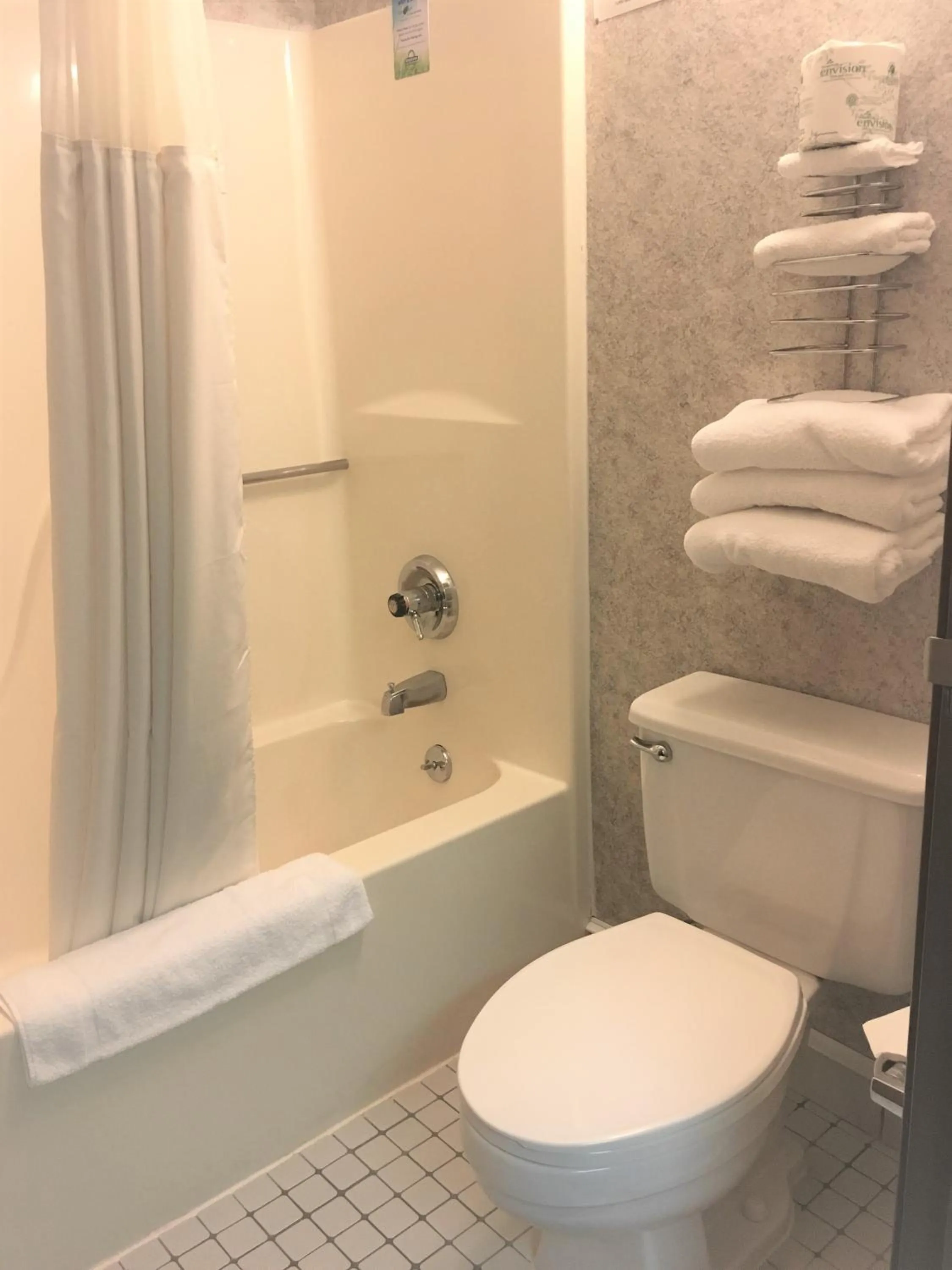 Bathroom in Days Inn by Wyndham Hurley