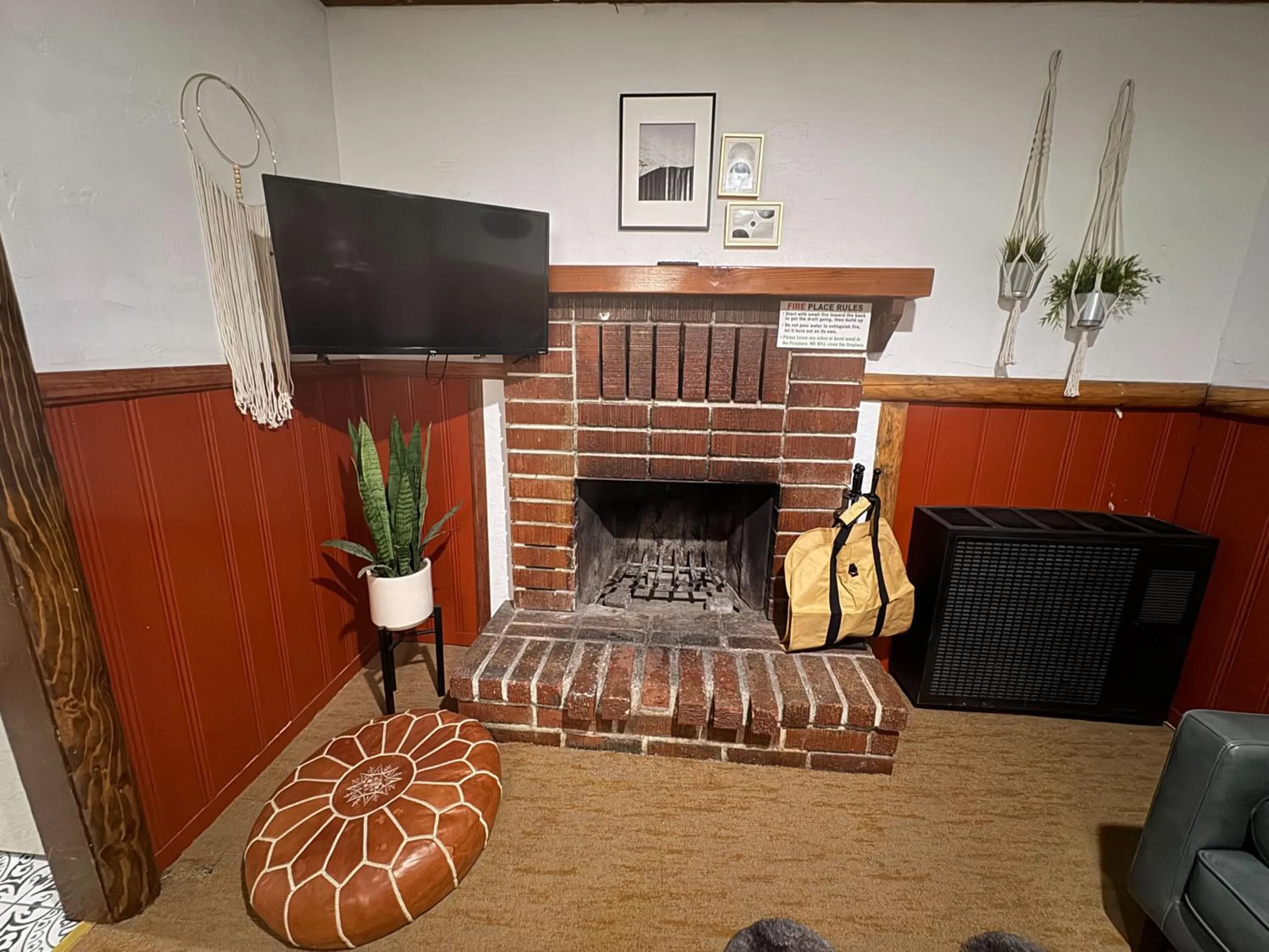 Living room in Three Pines Cabins