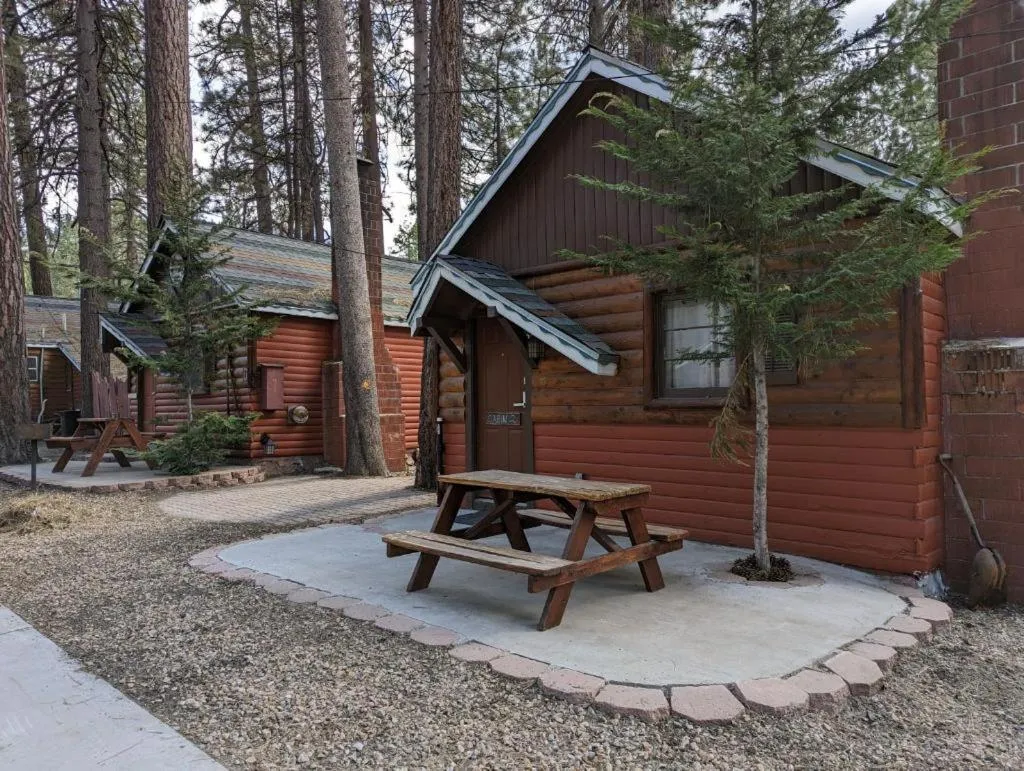 Property building in Three Pines Cabins