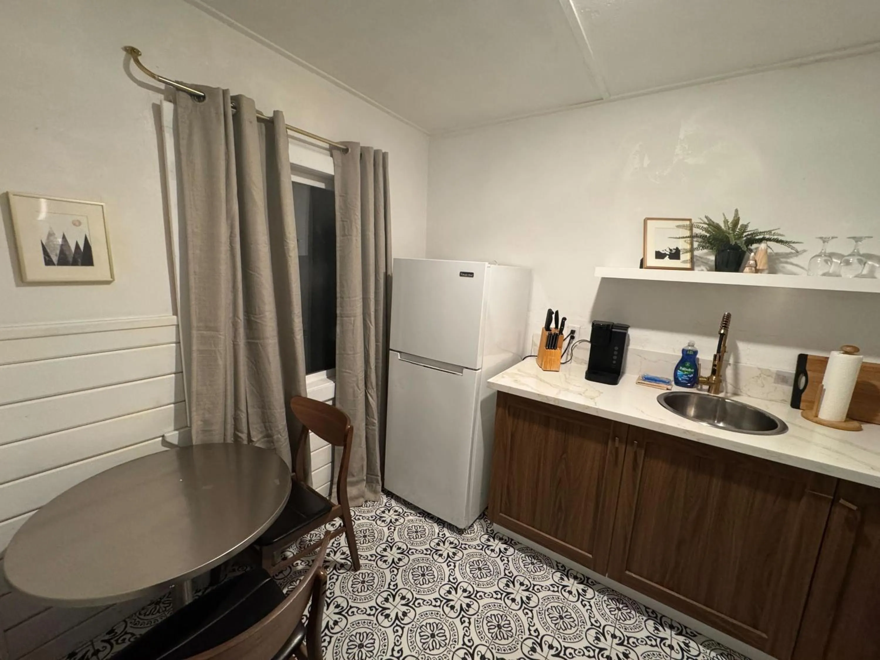 Kitchen or kitchenette in Three Pines Cabins