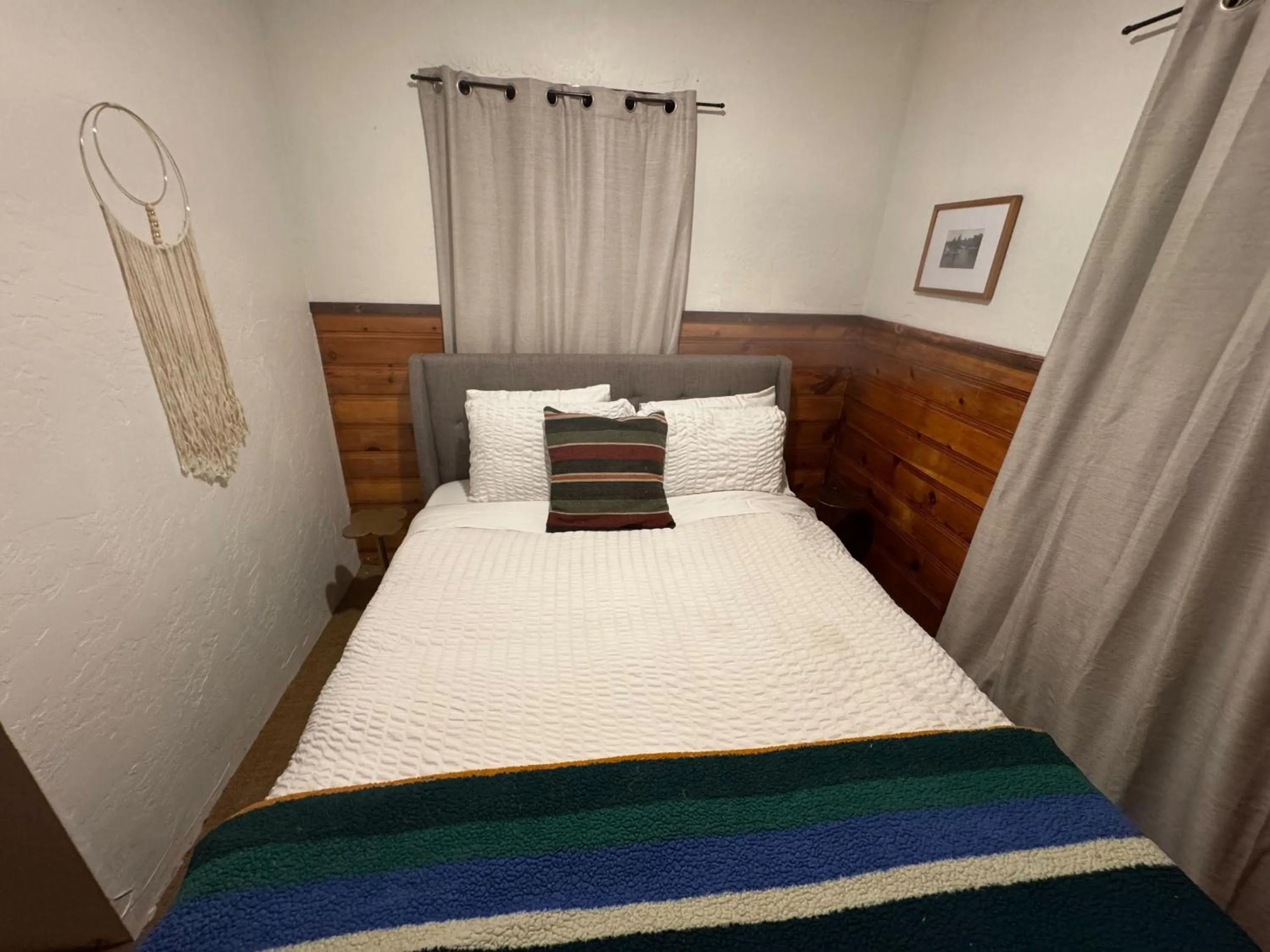 Bedroom, Bed in Three Pines Cabins