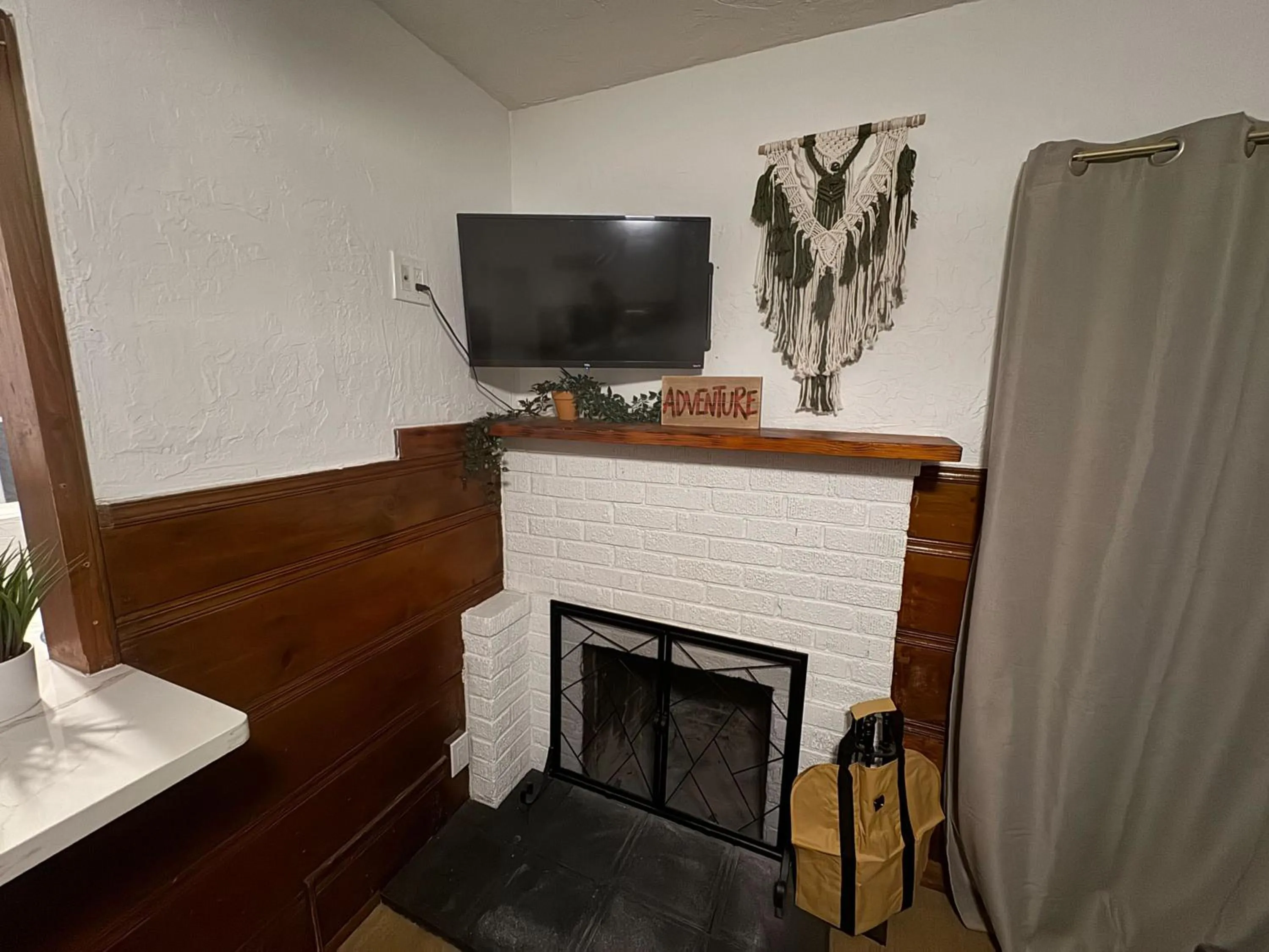 Living room in Three Pines Cabins