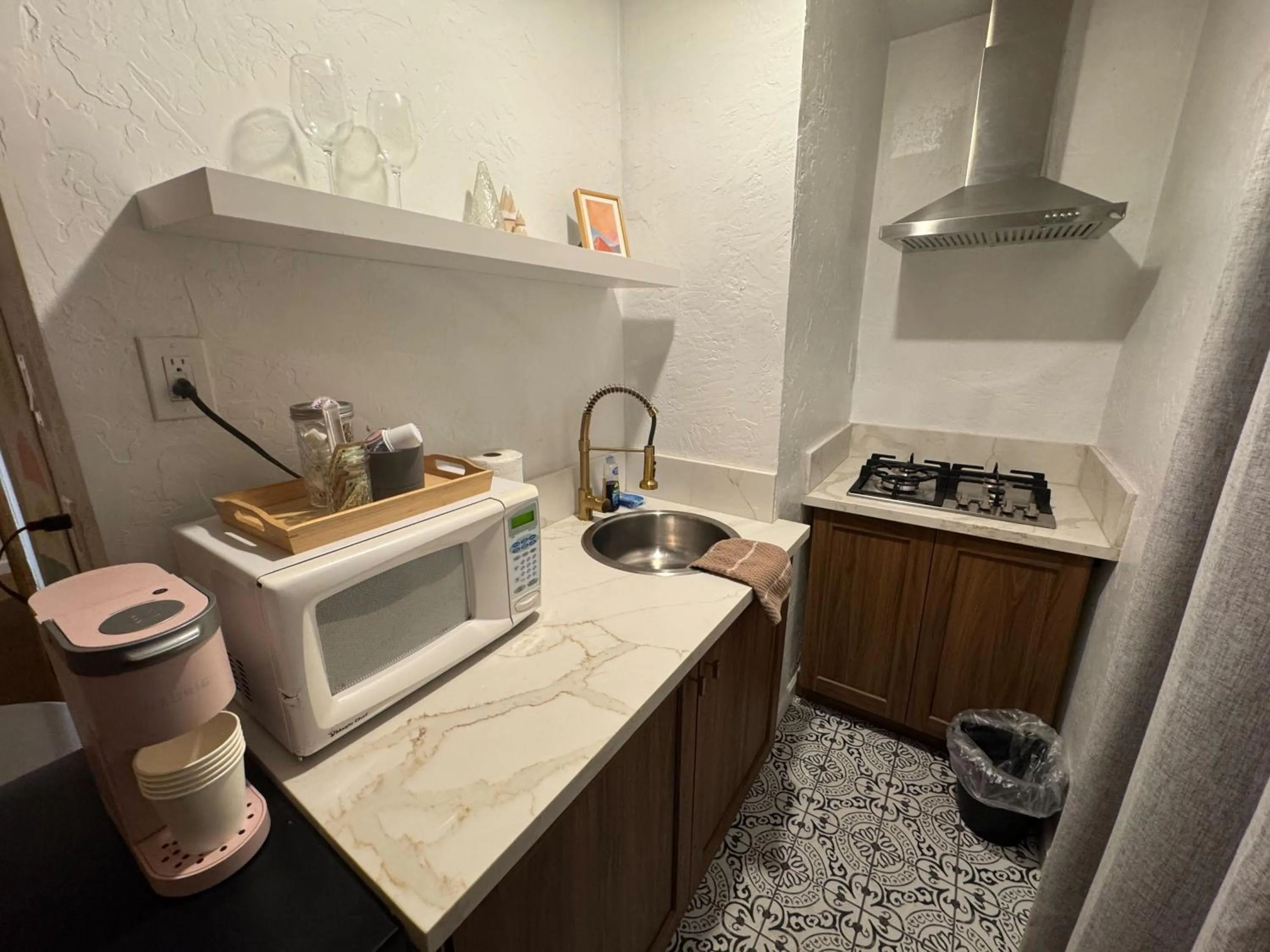 Kitchen or kitchenette in Three Pines Cabins