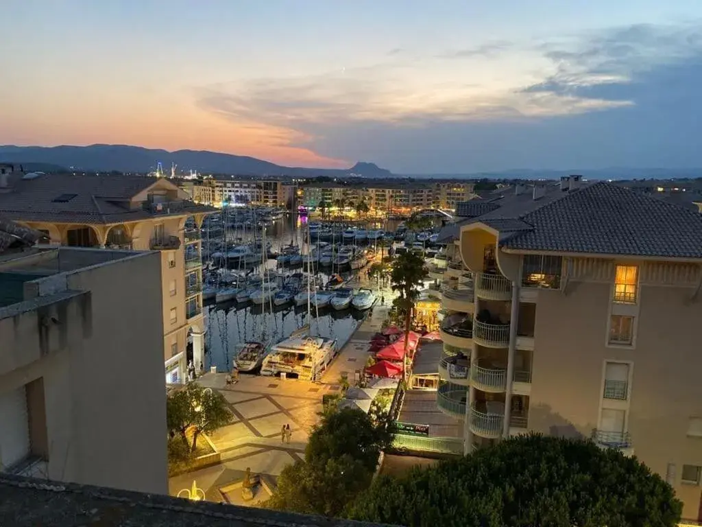 Duplex Fréjus Plage, 2' plage et commerces Duplex Fréjus Plage, 2' plage et commerces