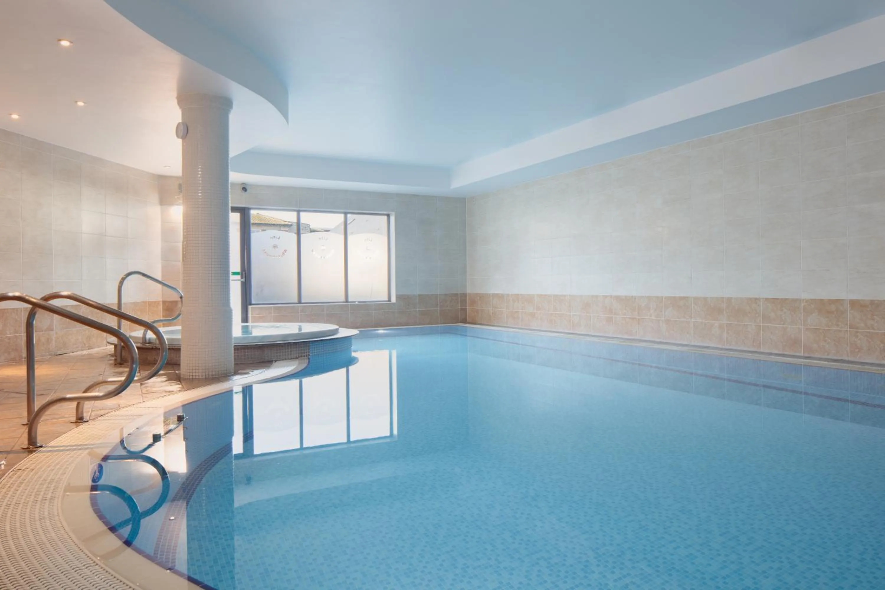 Swimming pool in The Worcester Whitehouse Hotel