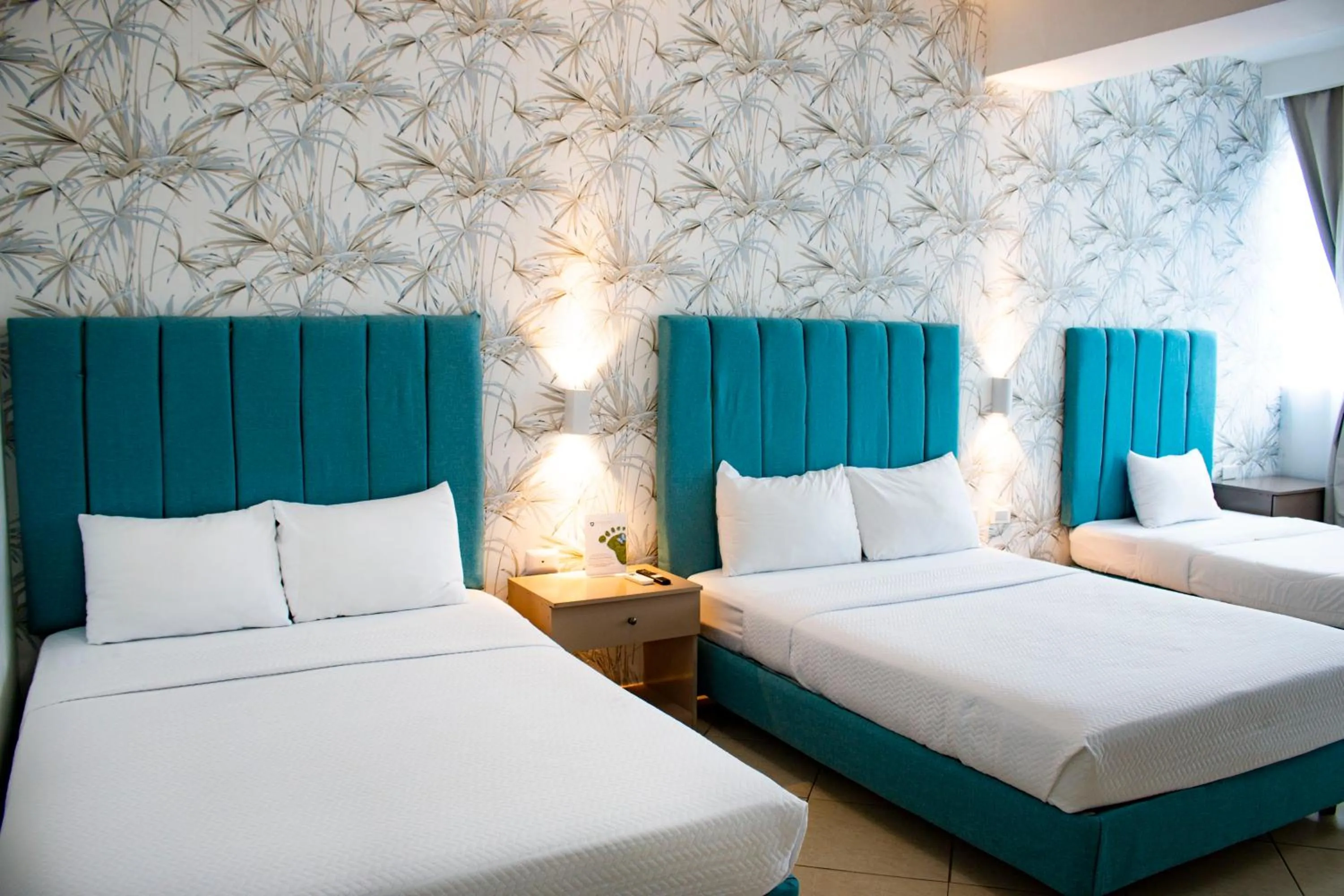 Property building, Bed in Hotel Presidente Beach Salinas