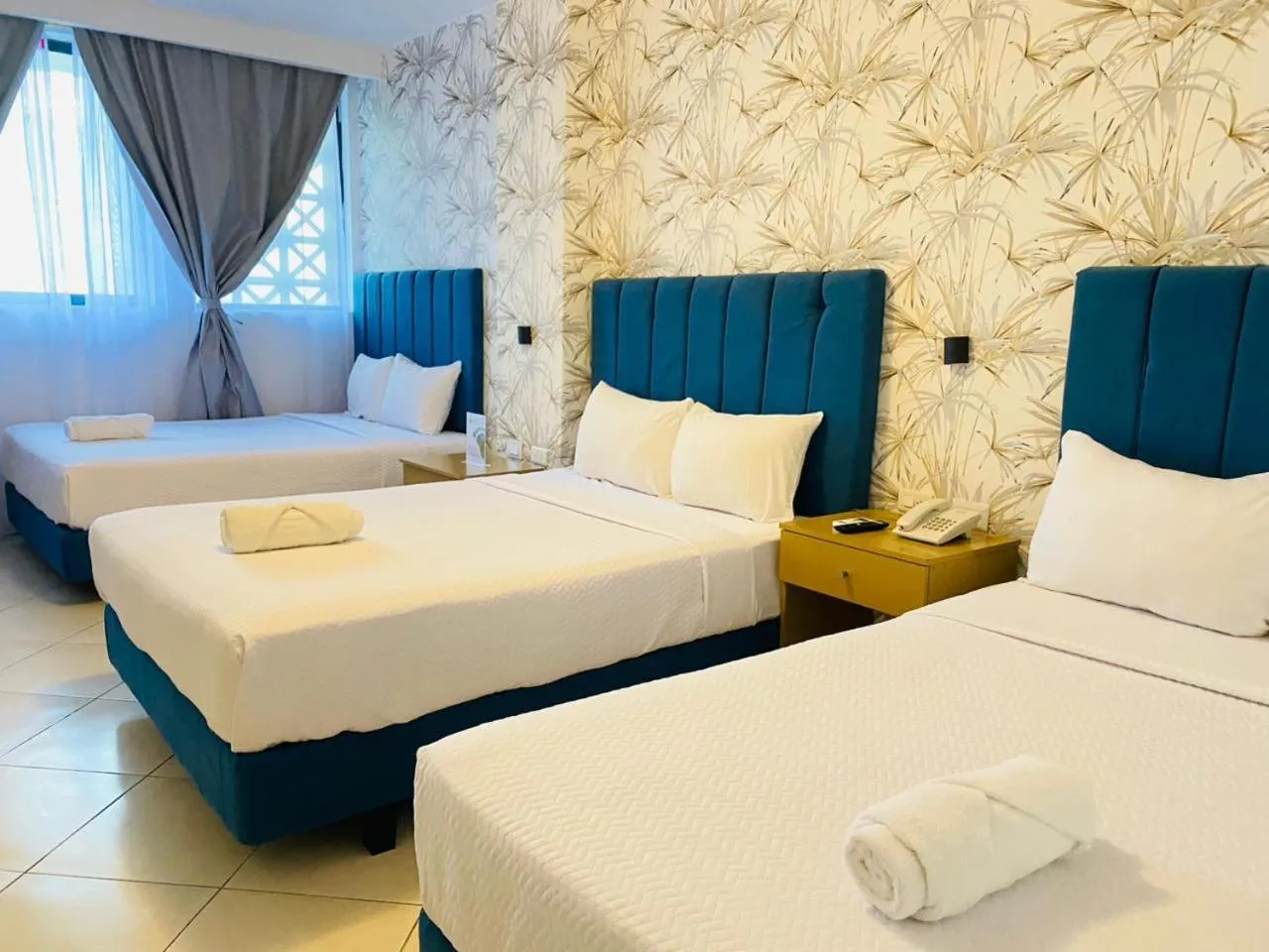Property building, Bed in Hotel Presidente Beach Salinas