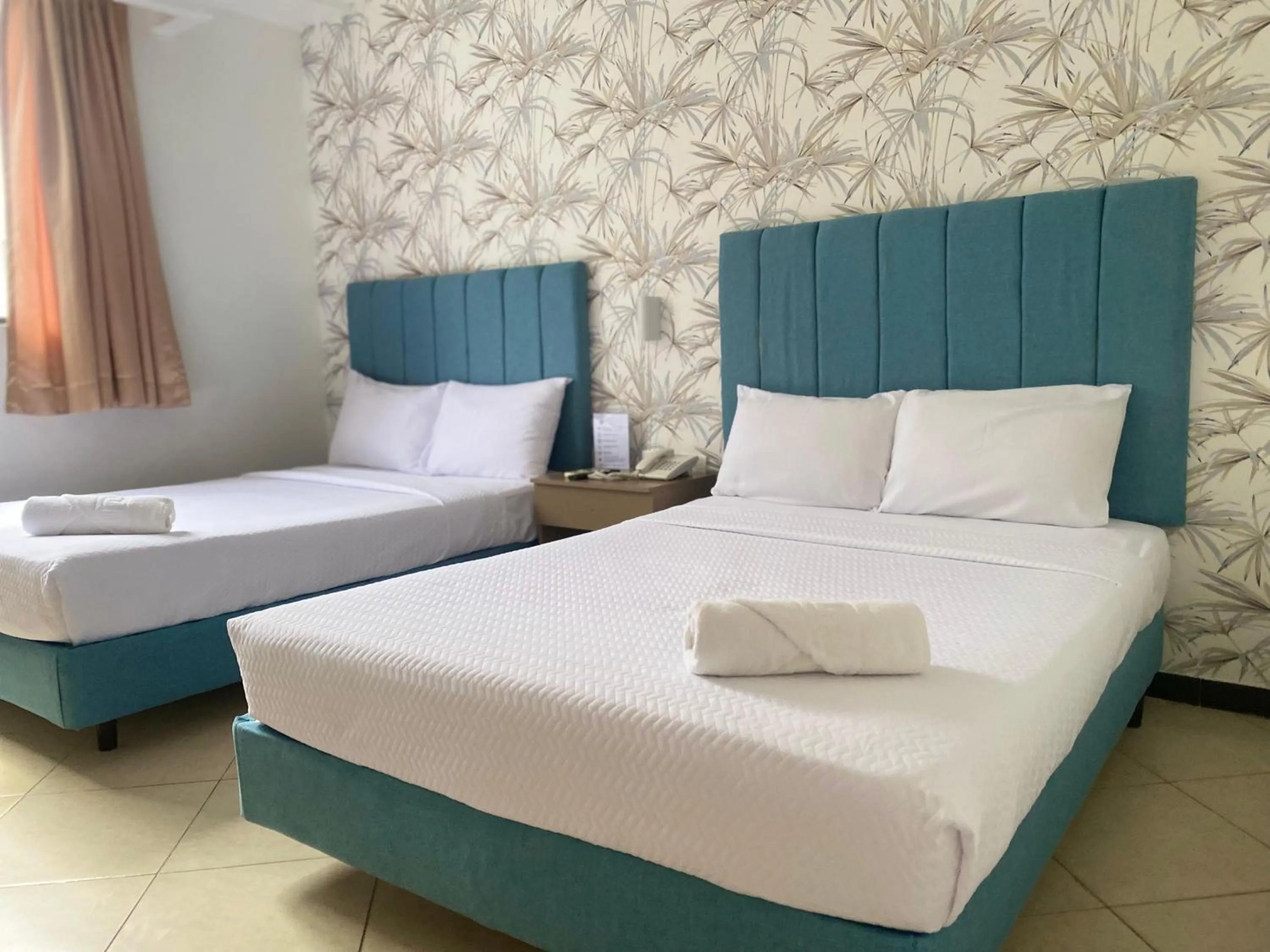 Property building, Bed in Hotel Presidente Beach Salinas