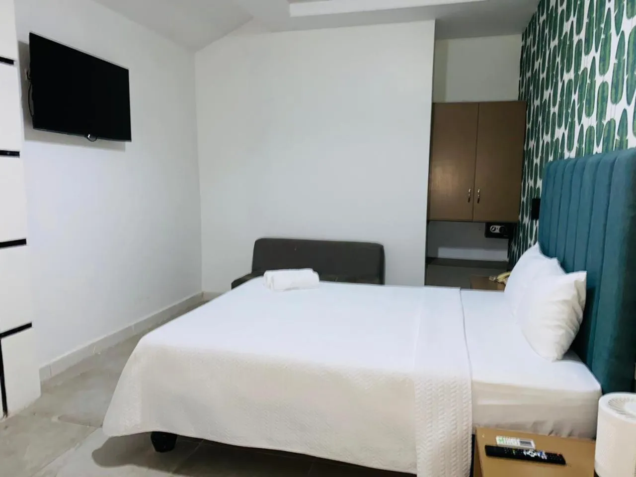 Property building, Bed in Hotel Presidente Beach Salinas