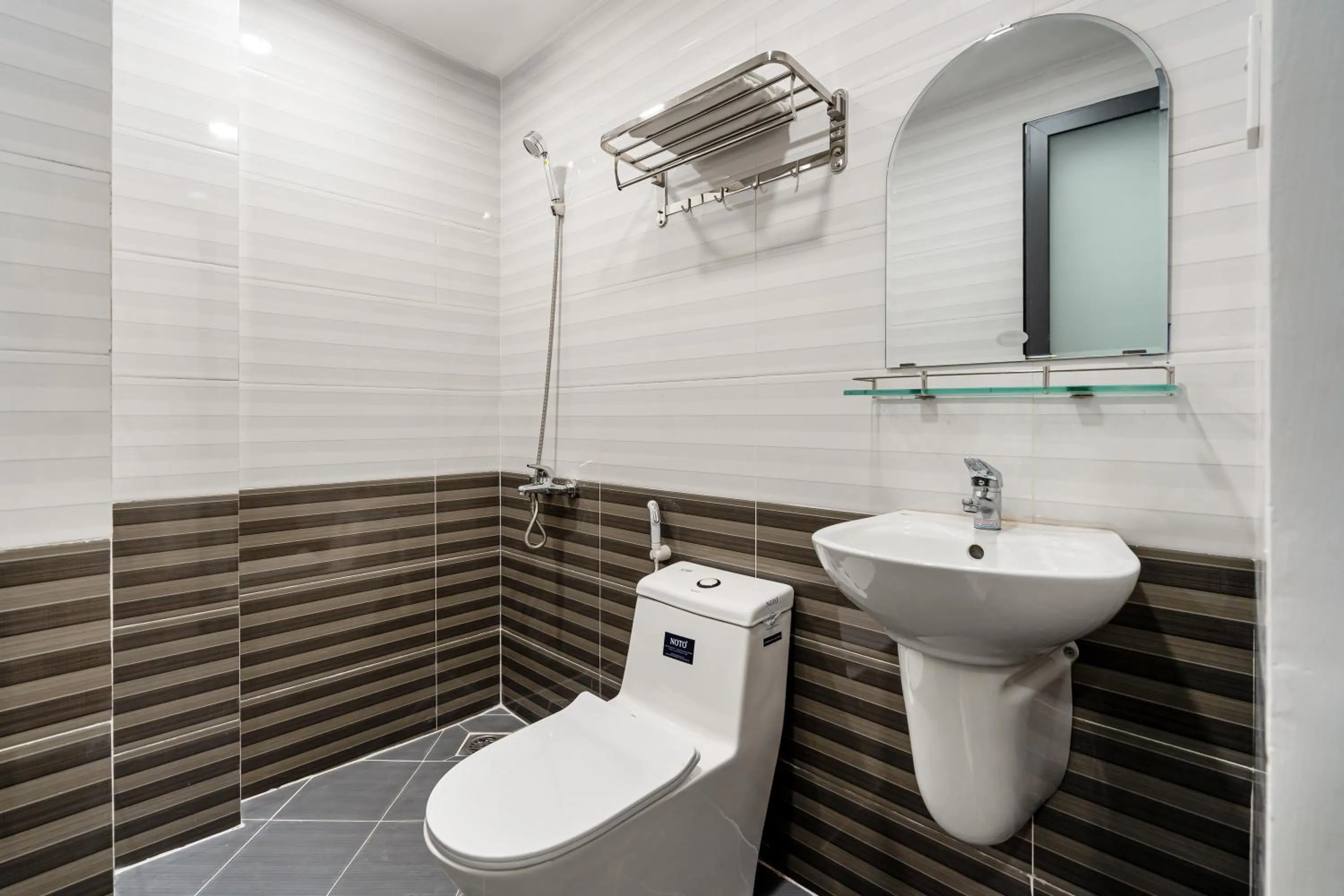 Shower in Jan Hostel Central Point