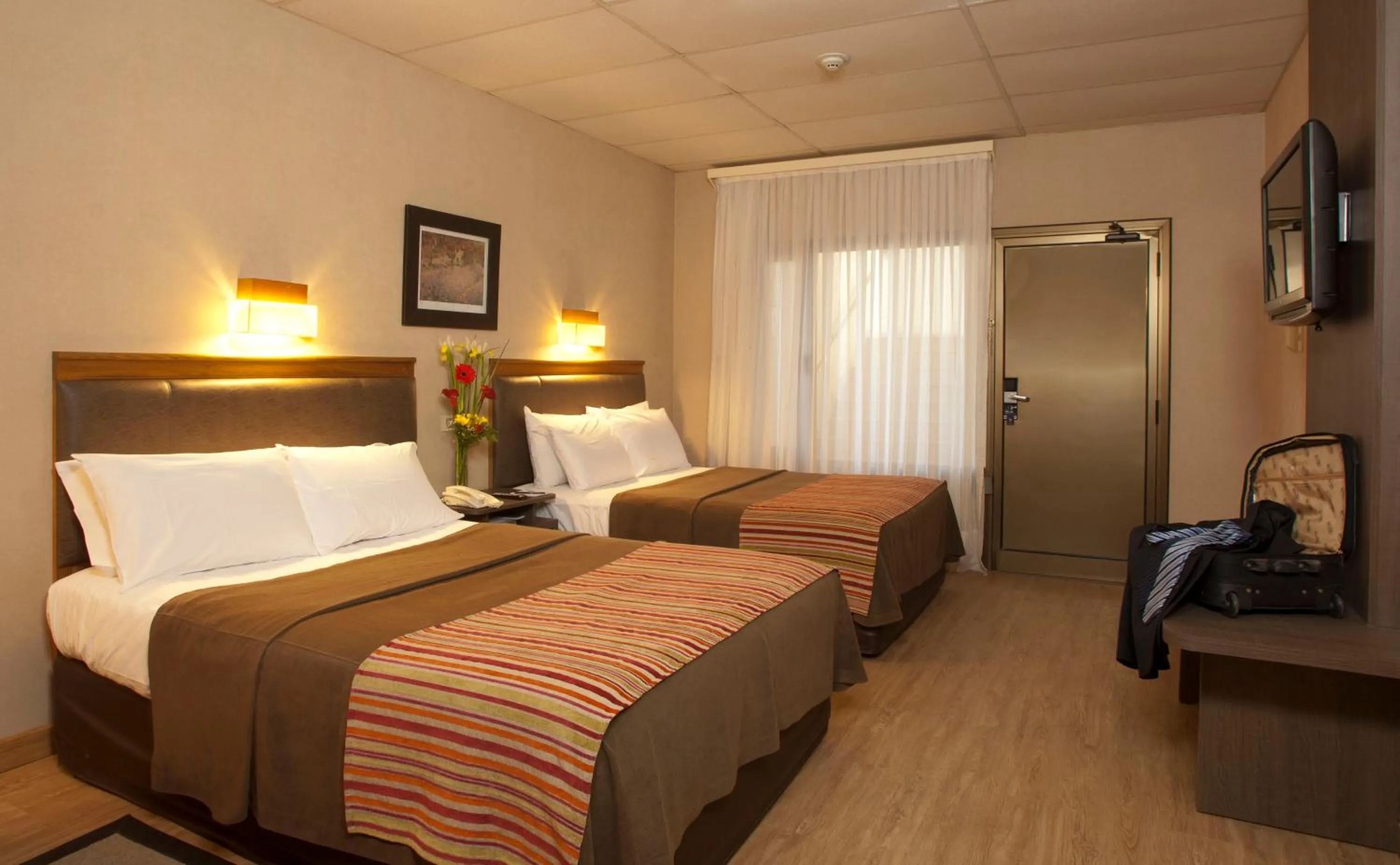 Photo of the whole room, Bed in Land Express Neuquén