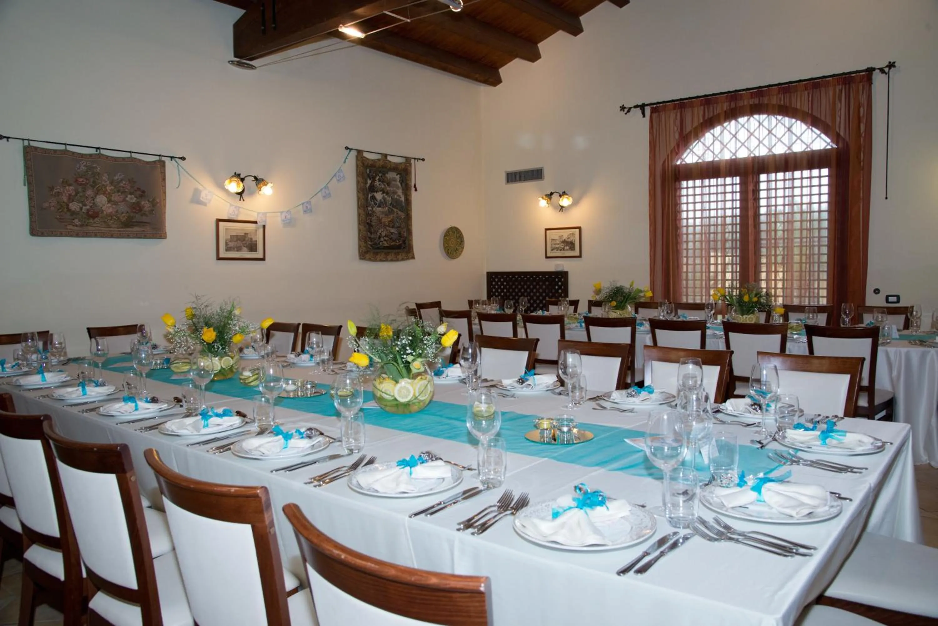 Restaurant/places to eat in Torre Tabia