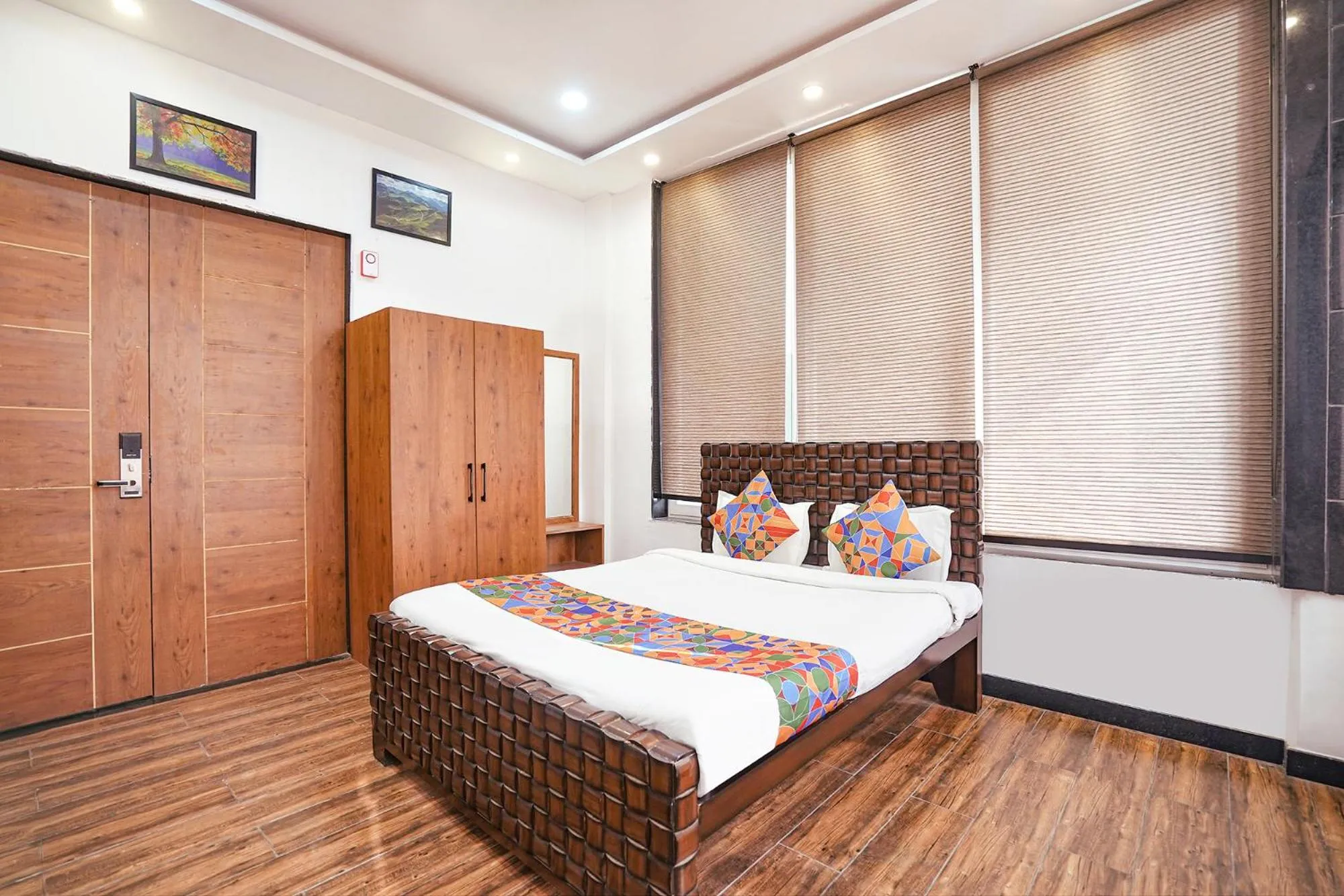 Bed in FabHotel Villa De Benares - Nr Tulsi Manas Mandir