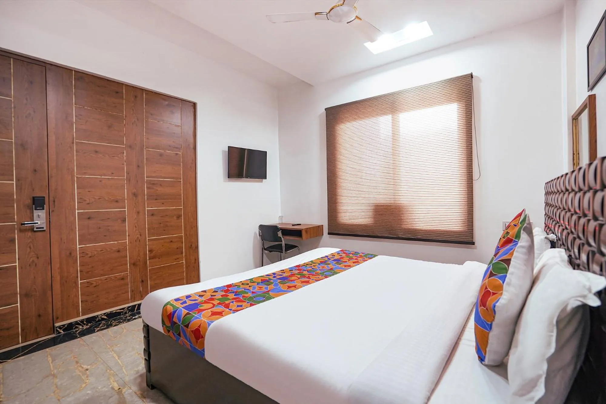 Bed in FabHotel Villa De Benares - Nr Tulsi Manas Mandir