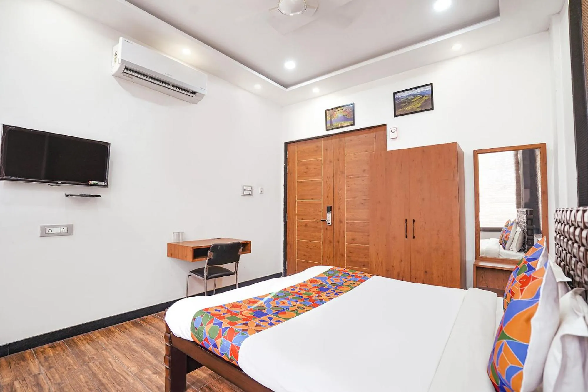 Bed in FabHotel Villa De Benares - Nr Tulsi Manas Mandir