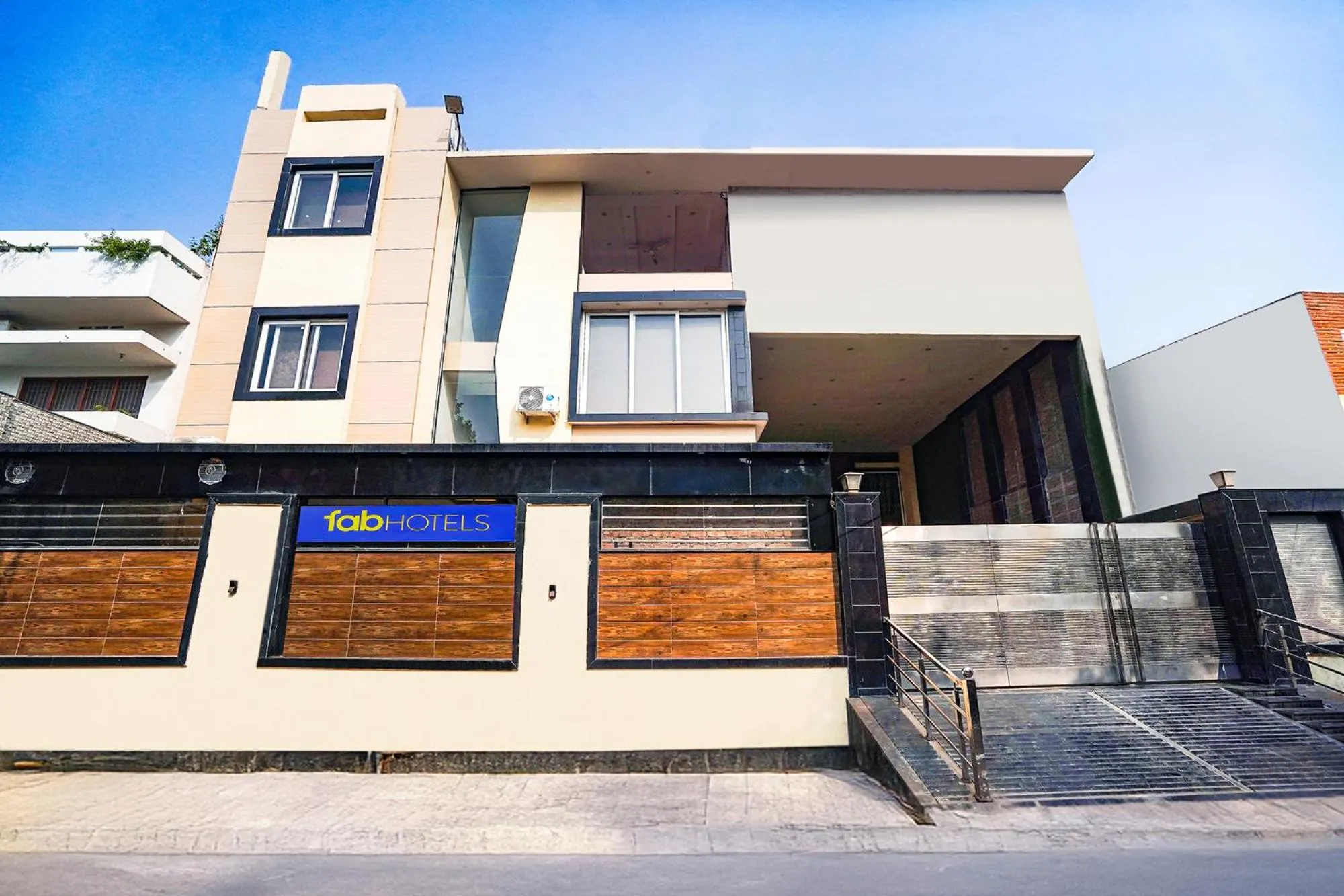 FabHotel Villa De Benares - Nr Tulsi Manas Mandir