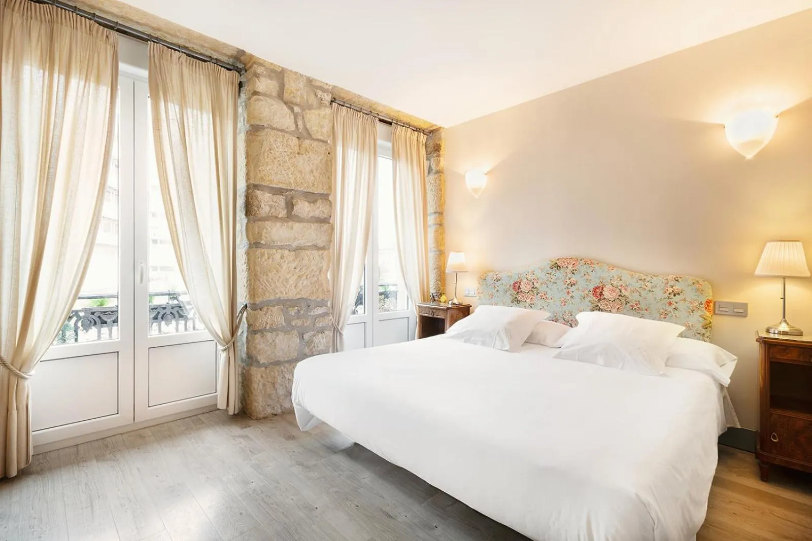 Photo of the whole room, Bed in Hotel Okako San Sebastian