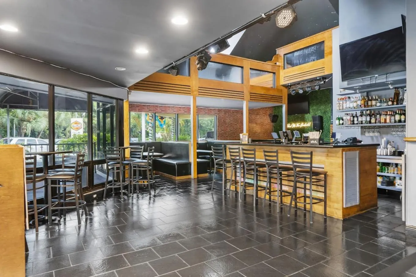 Restaurant/places to eat in Sun Fun Hotel