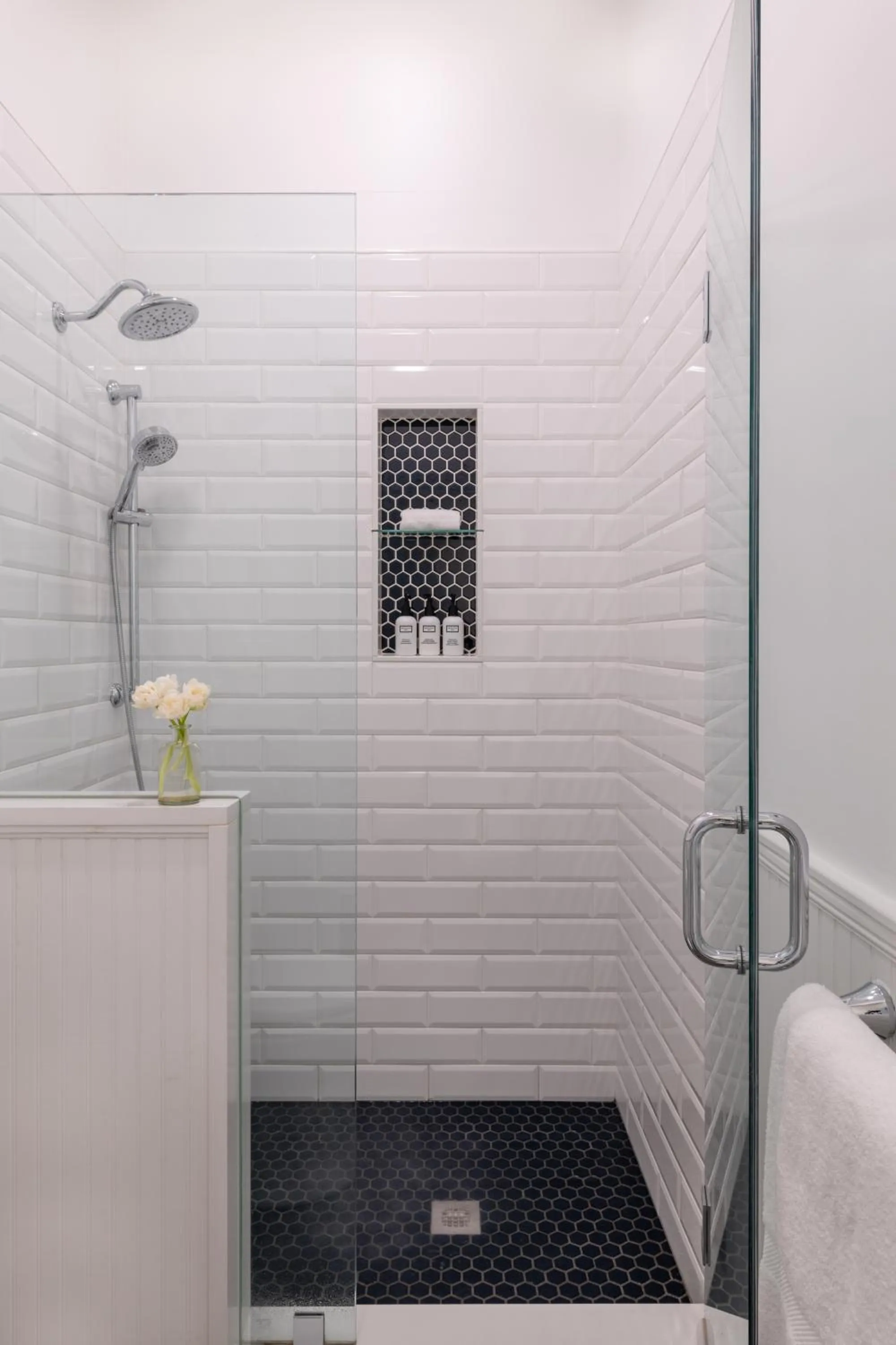 Shower in Saratoga Arms Hotel