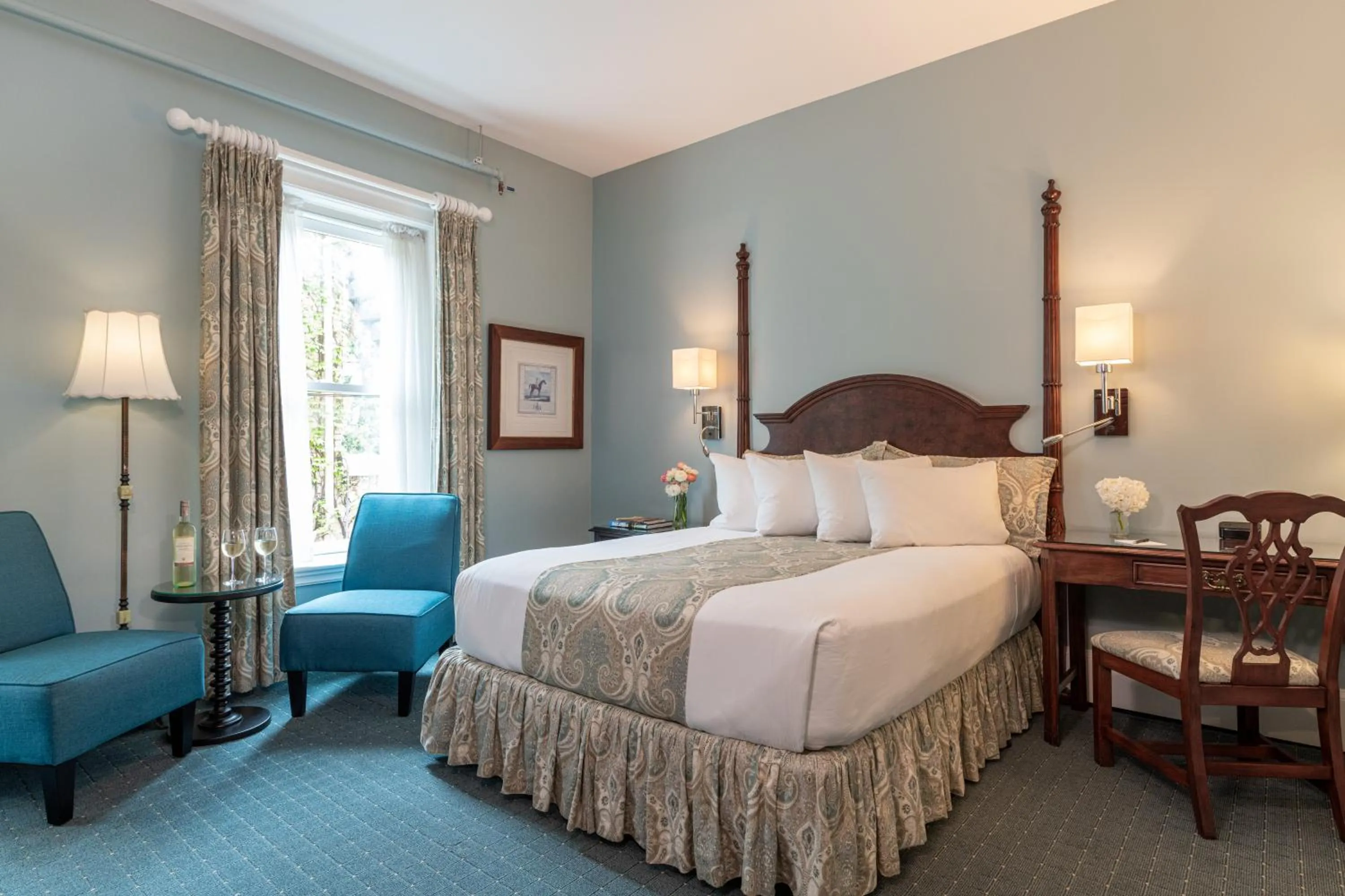 Bedroom, Bed in Saratoga Arms Hotel