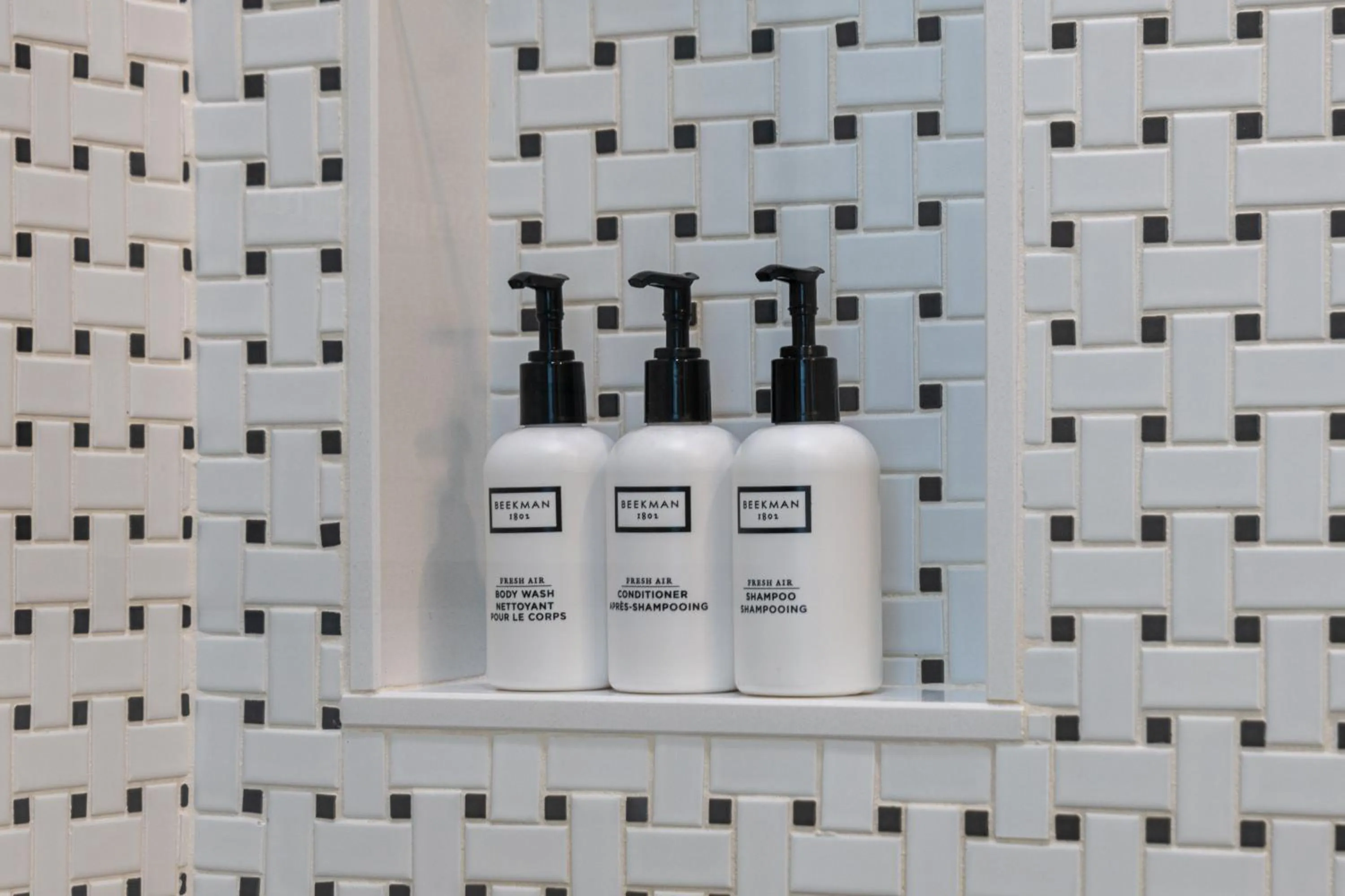 Shower in Saratoga Arms Hotel