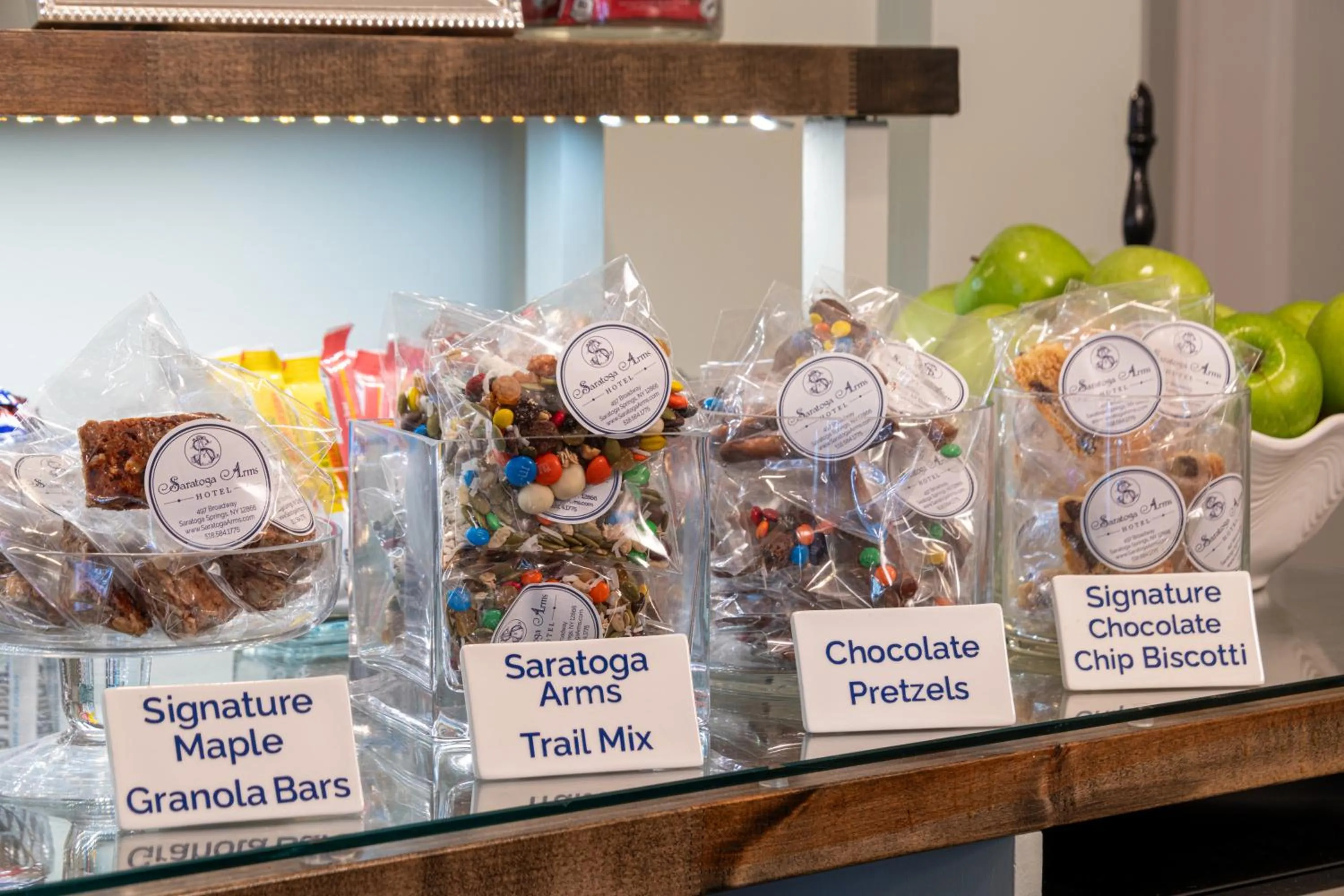 Lobby or reception in Saratoga Arms Hotel