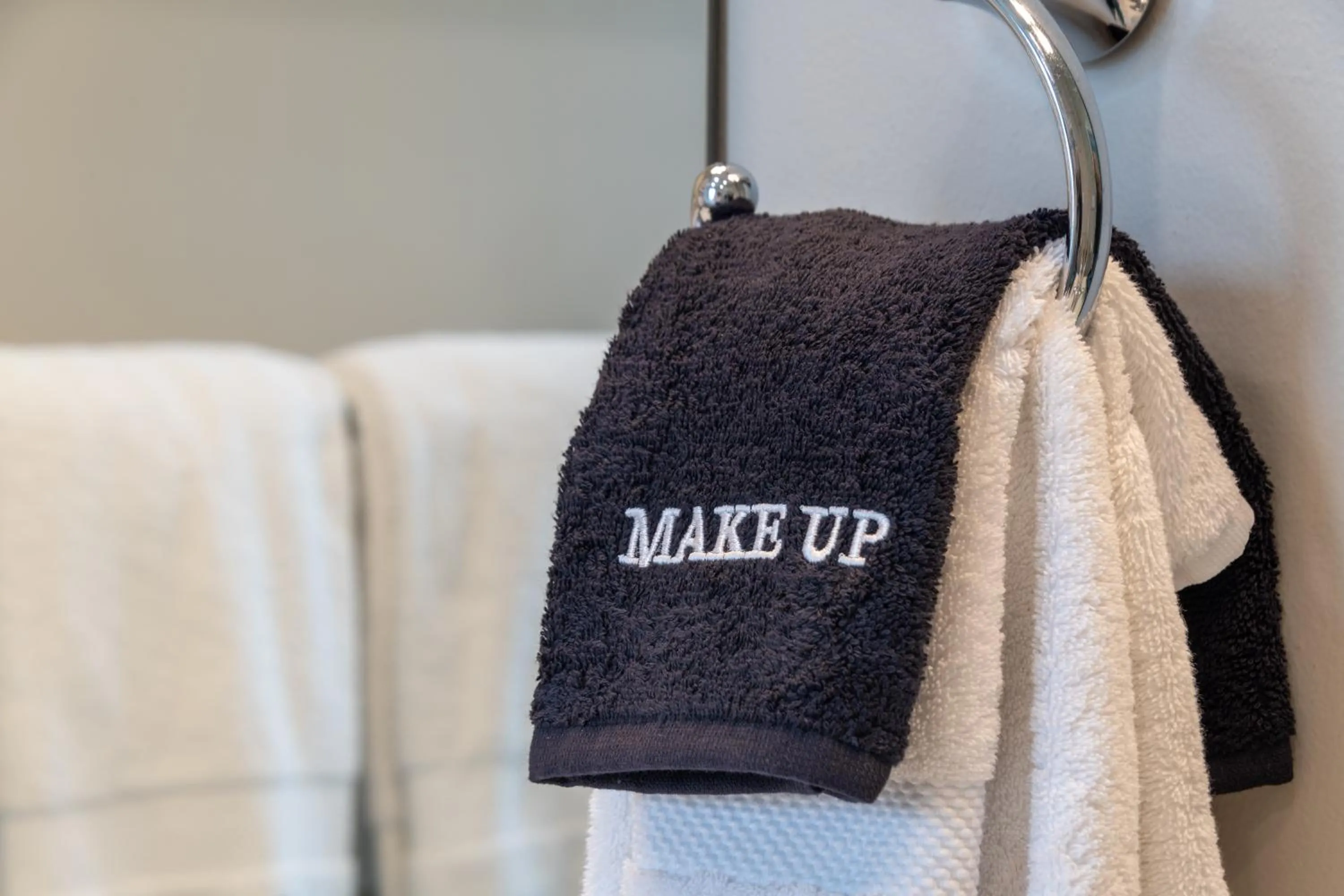 towels in Saratoga Arms Hotel