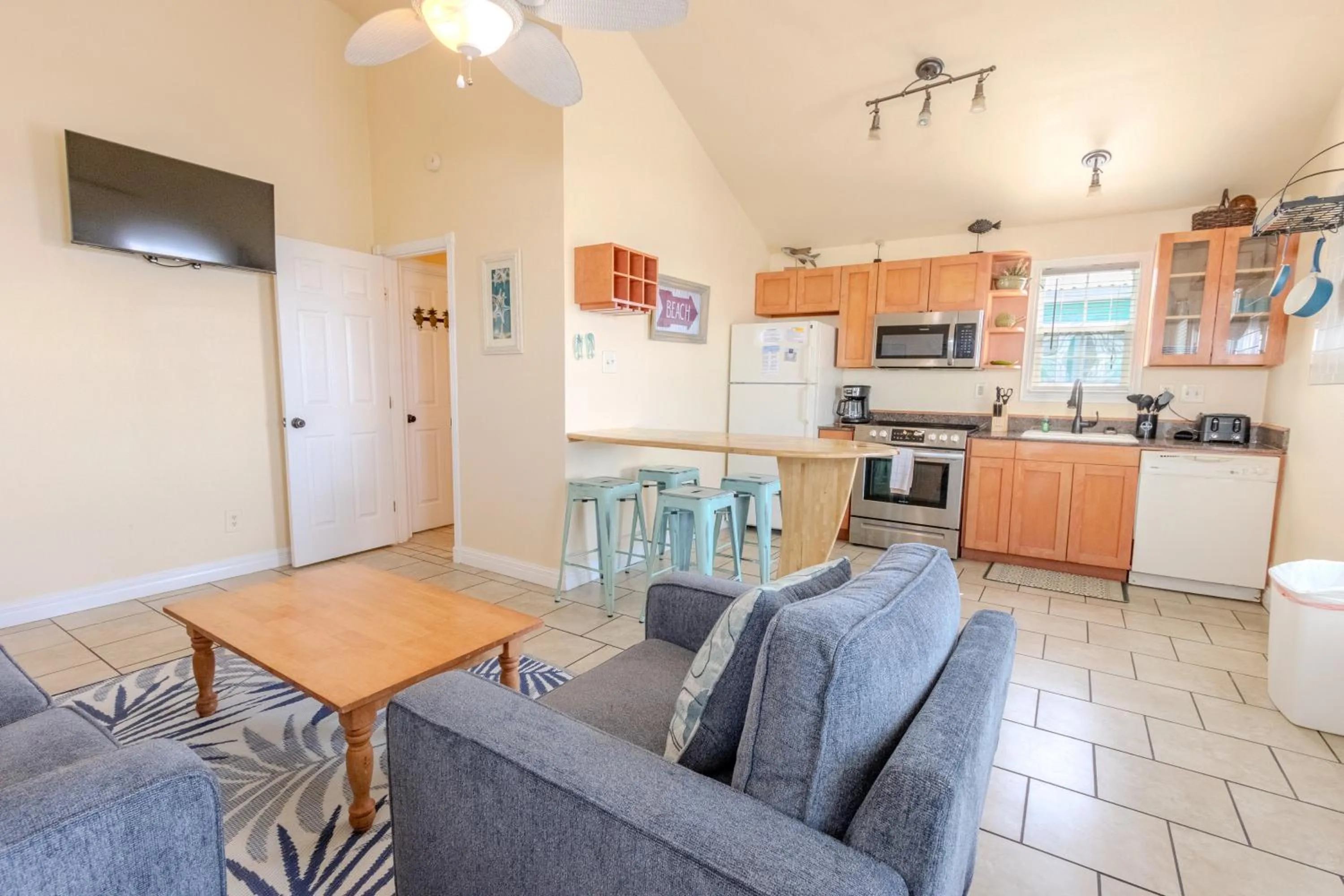 Kitchen or kitchenette in Shark Reef Resort Motel & Cottages