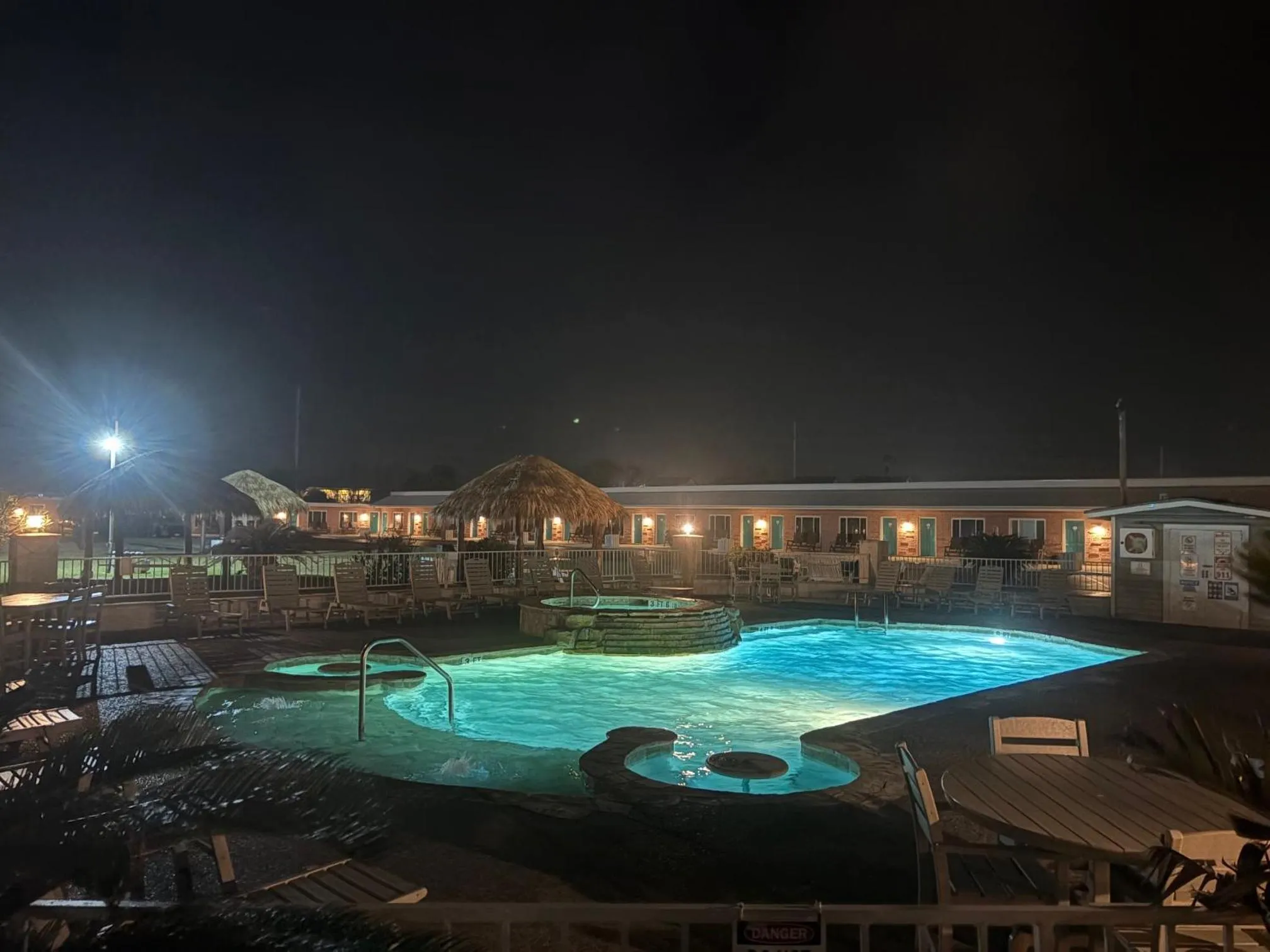 Night in Shark Reef Resort Motel & Cottages