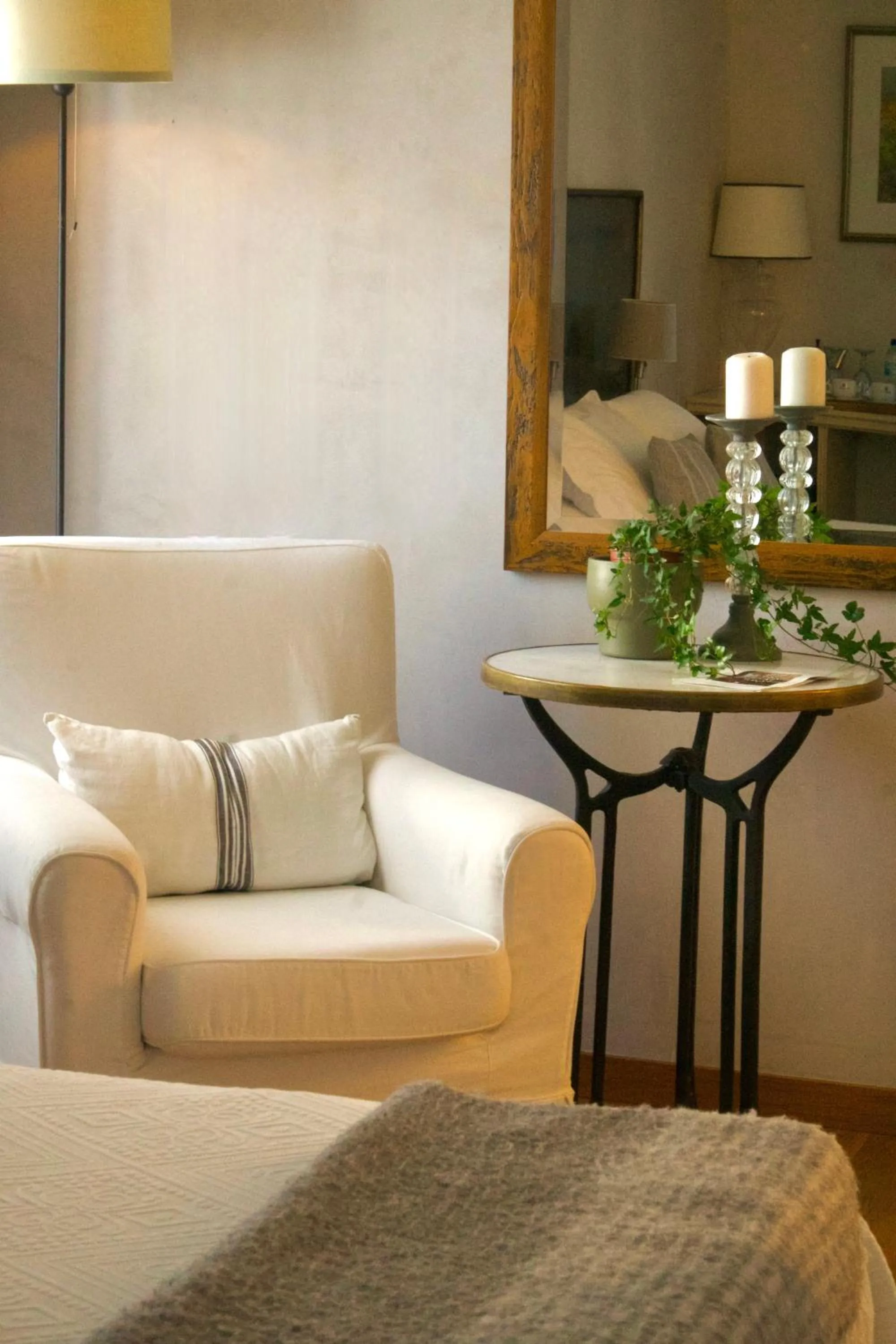 Bed in Hostal de la Plaça - Hotel Boutique