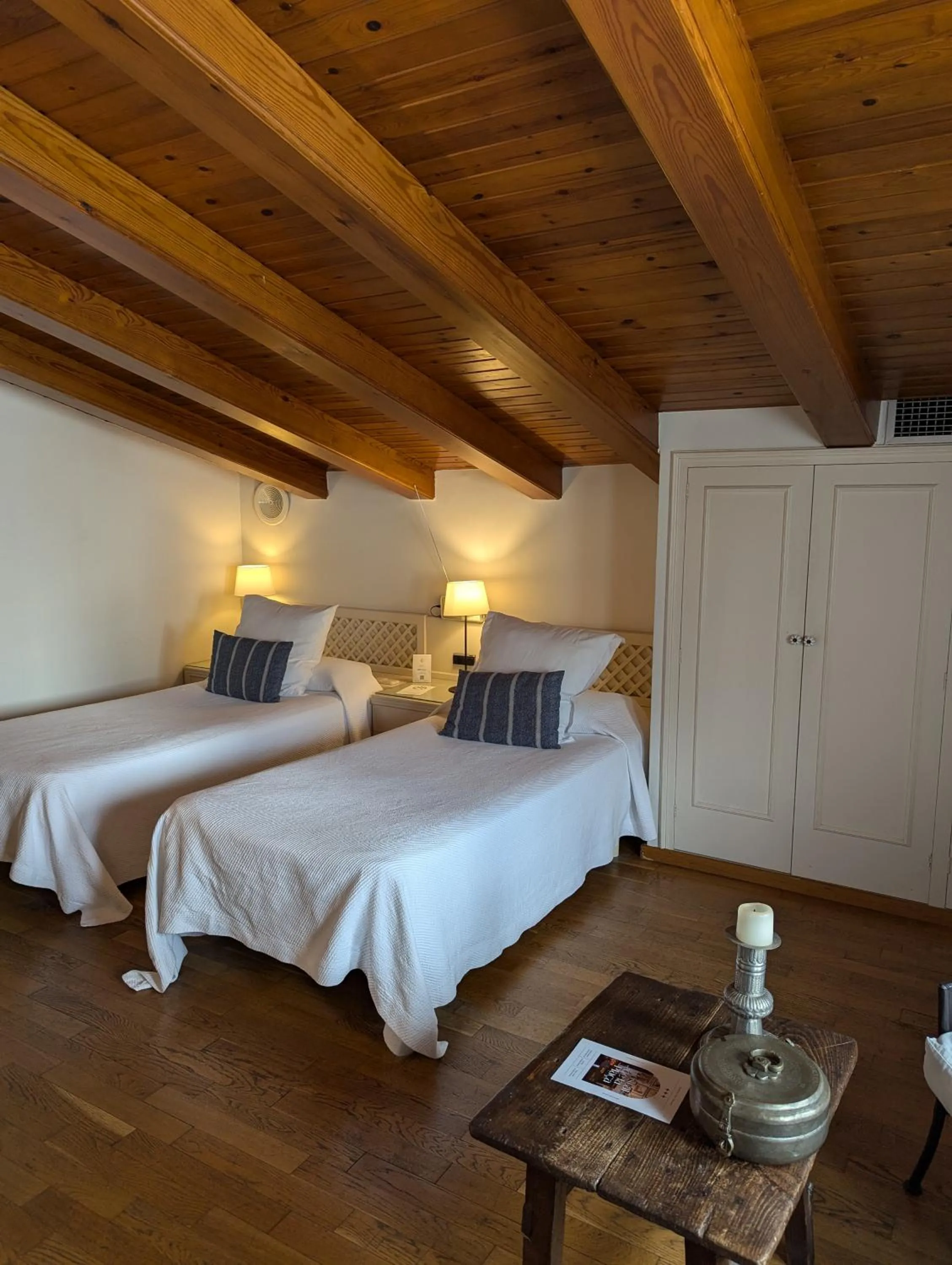 Bedroom, Bed in Hostal de la Plaça - Hotel Boutique