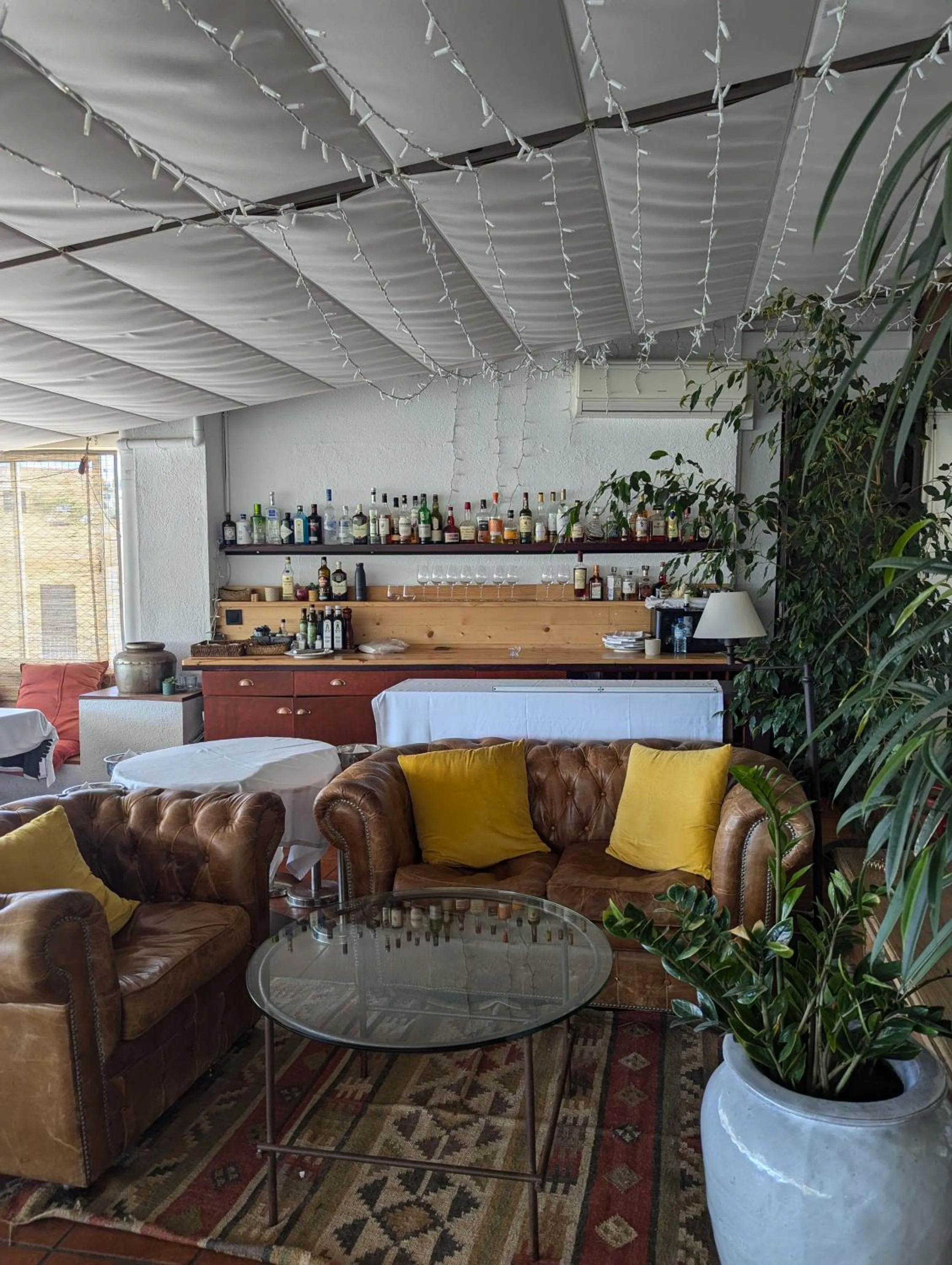 Lounge or bar in Hostal de la Plaça - Hotel Boutique