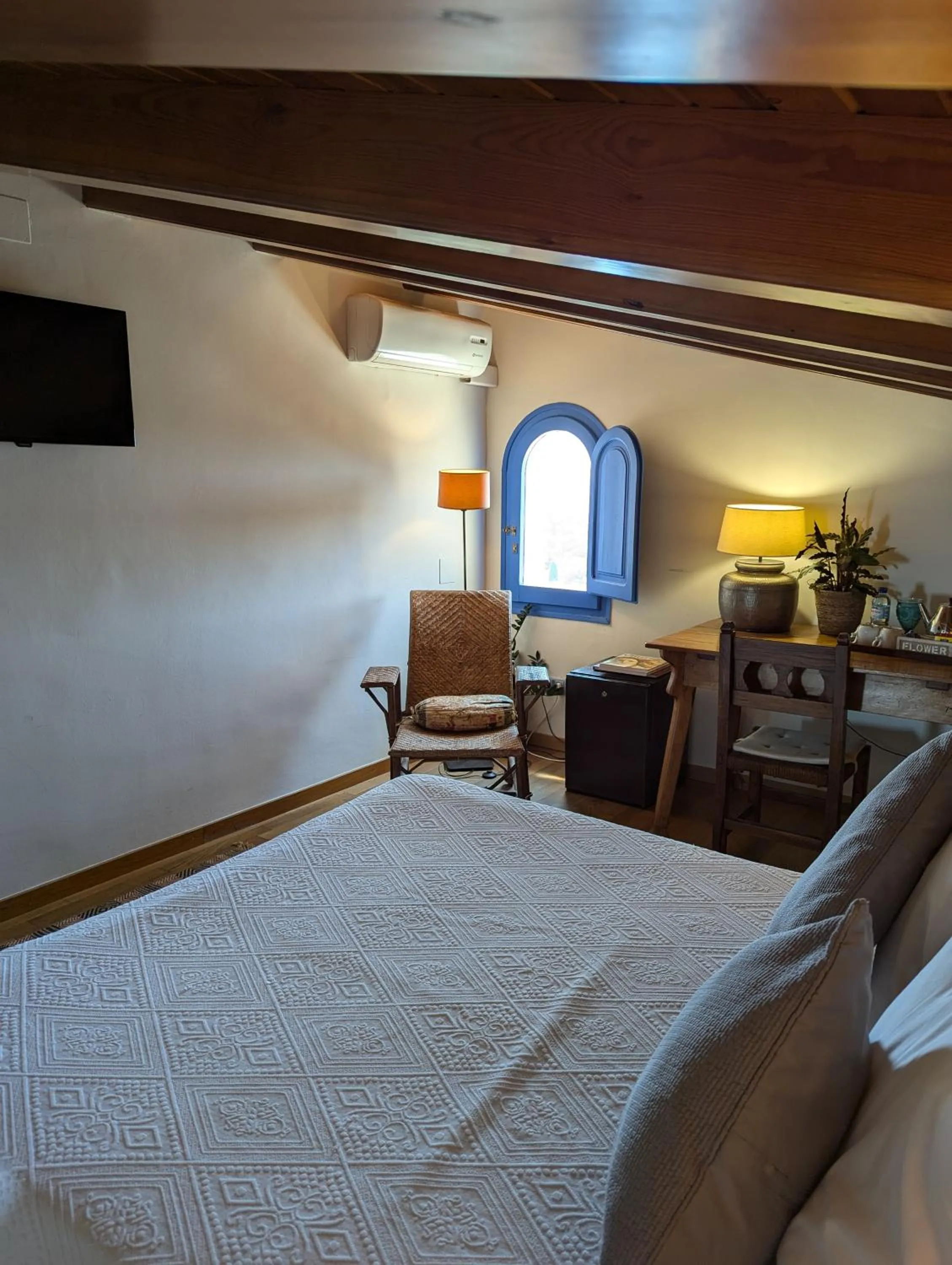Bedroom, Bed in Hostal de la Plaça - Hotel Boutique