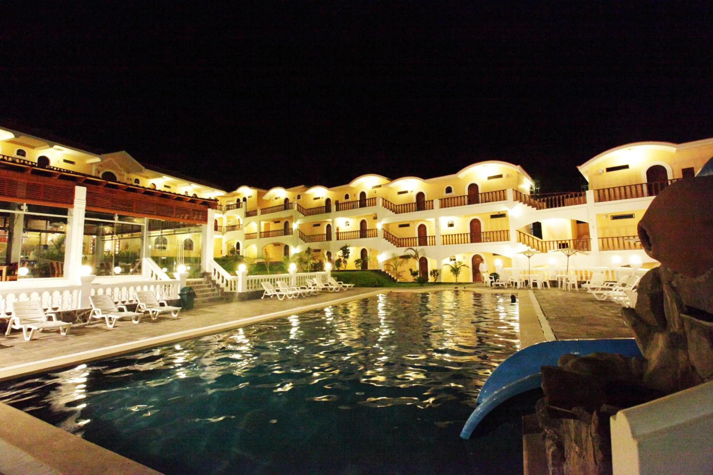 Swimming pool in Lunahuana River Resort