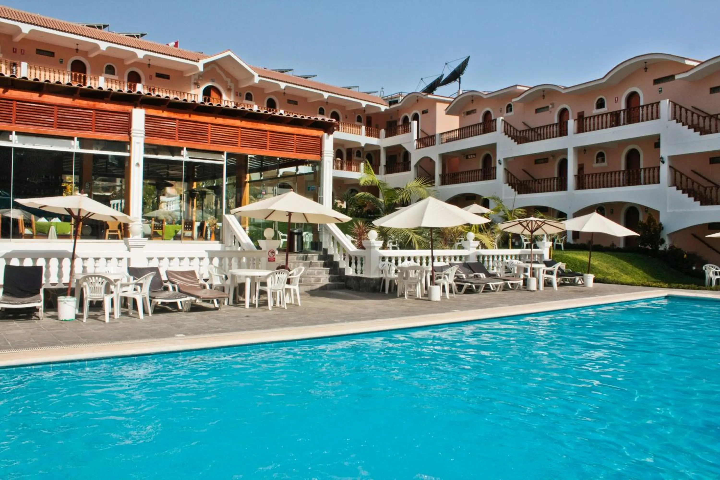 Swimming pool in Lunahuana River Resort