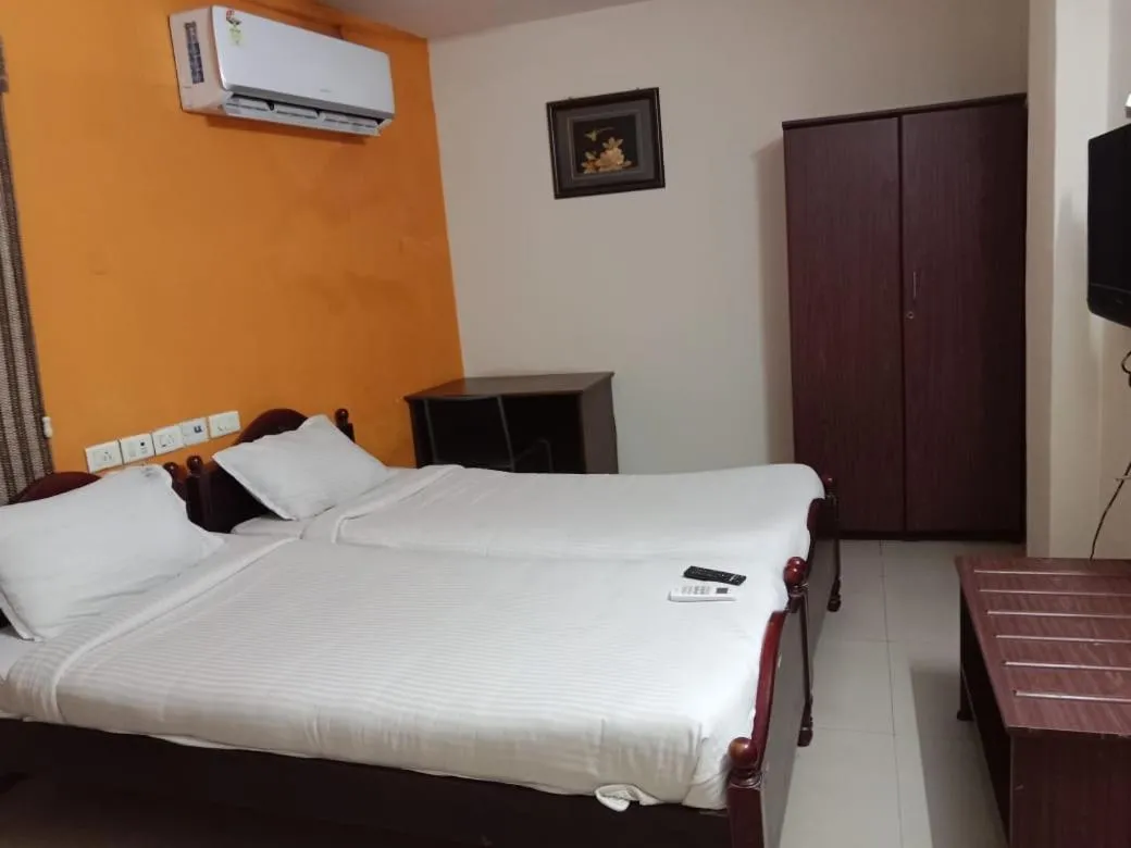 Bed in GUINDY CHENNAI STAYS