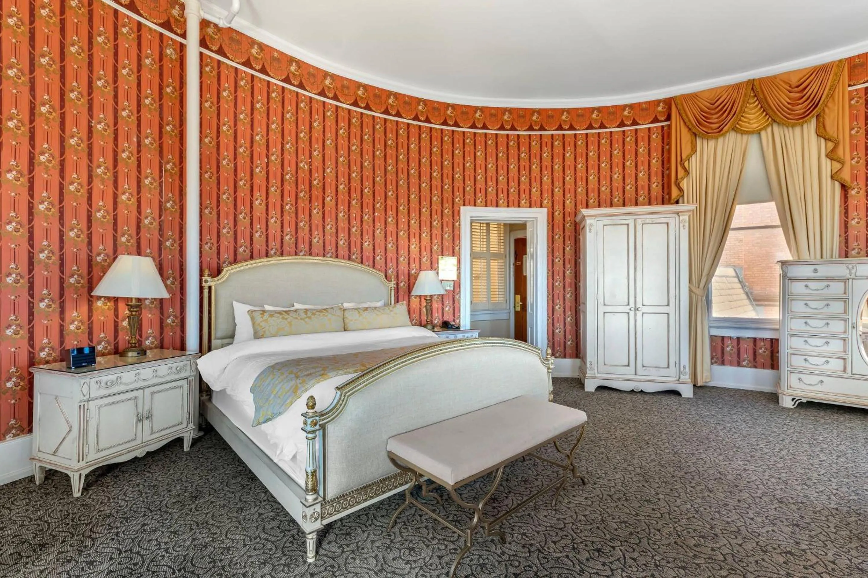 Bedroom, Bed in Windsor Hotel, an Ascend Collection Hotel