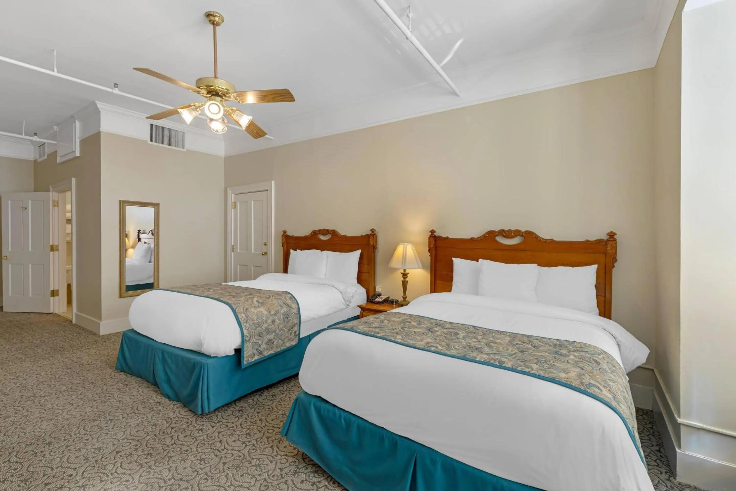 Bedroom, Bed in Windsor Hotel, an Ascend Collection Hotel