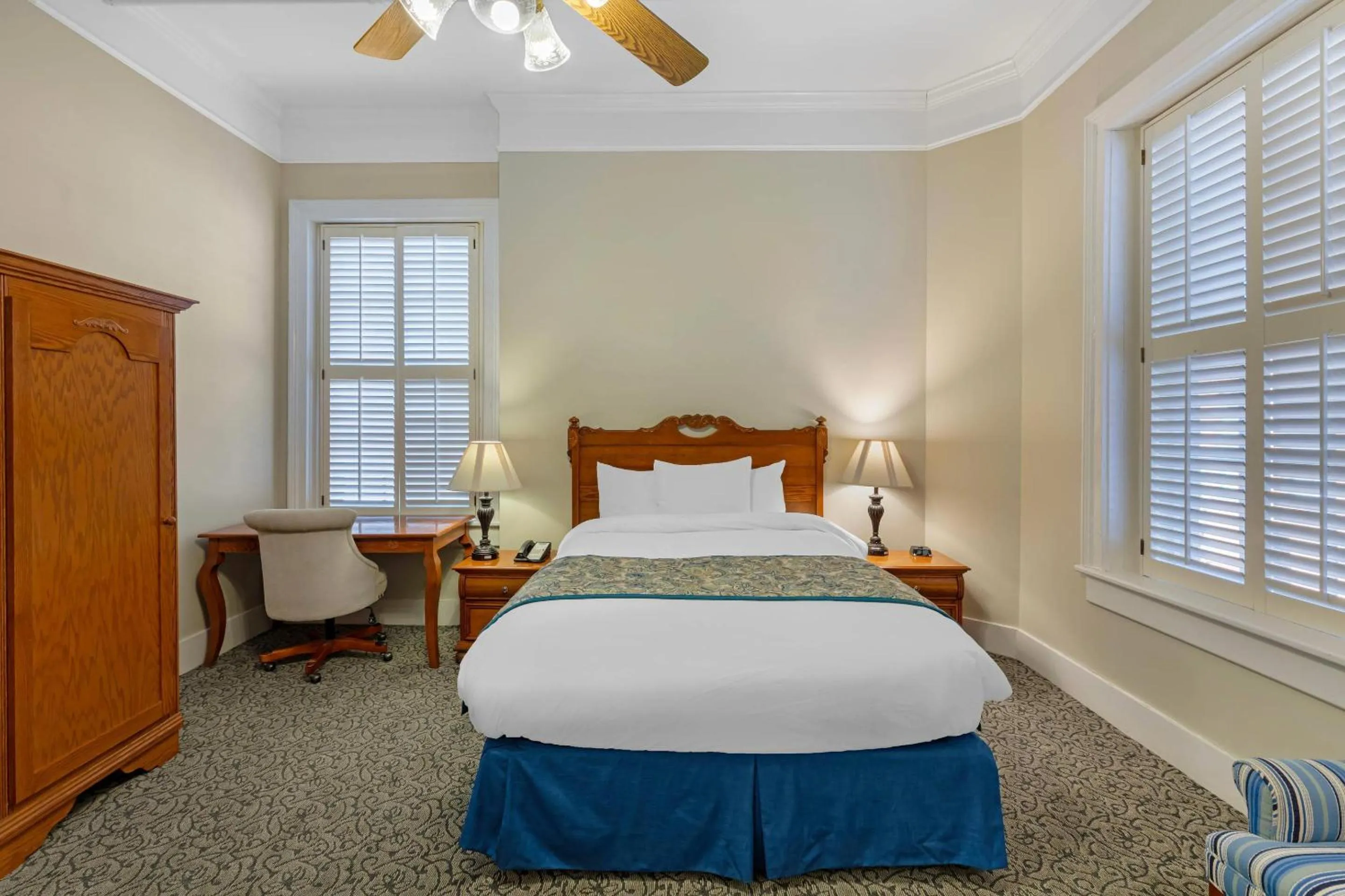 Bedroom, Bed in Windsor Hotel, an Ascend Collection Hotel