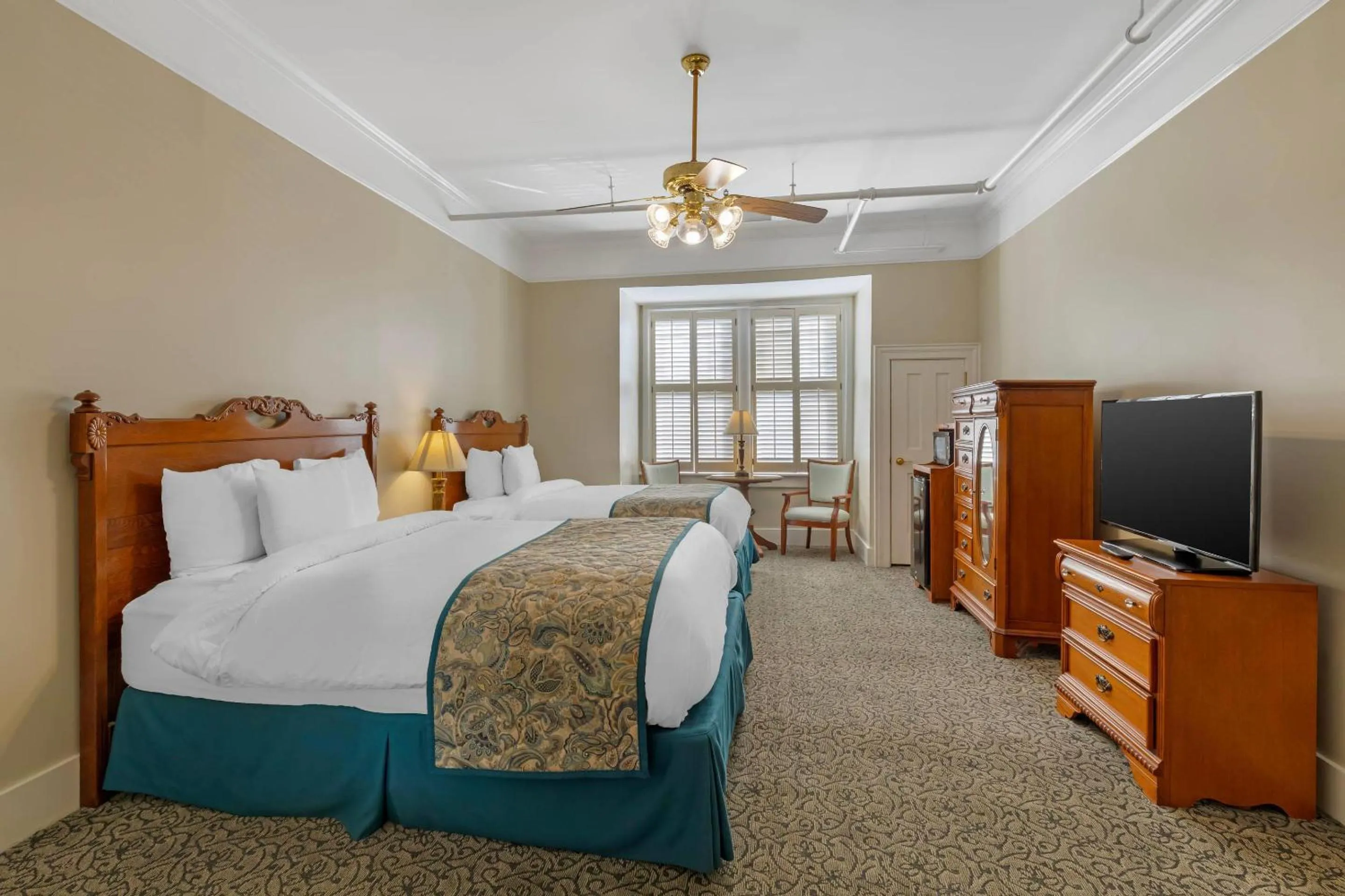 Bedroom, Bed in Windsor Hotel, an Ascend Collection Hotel