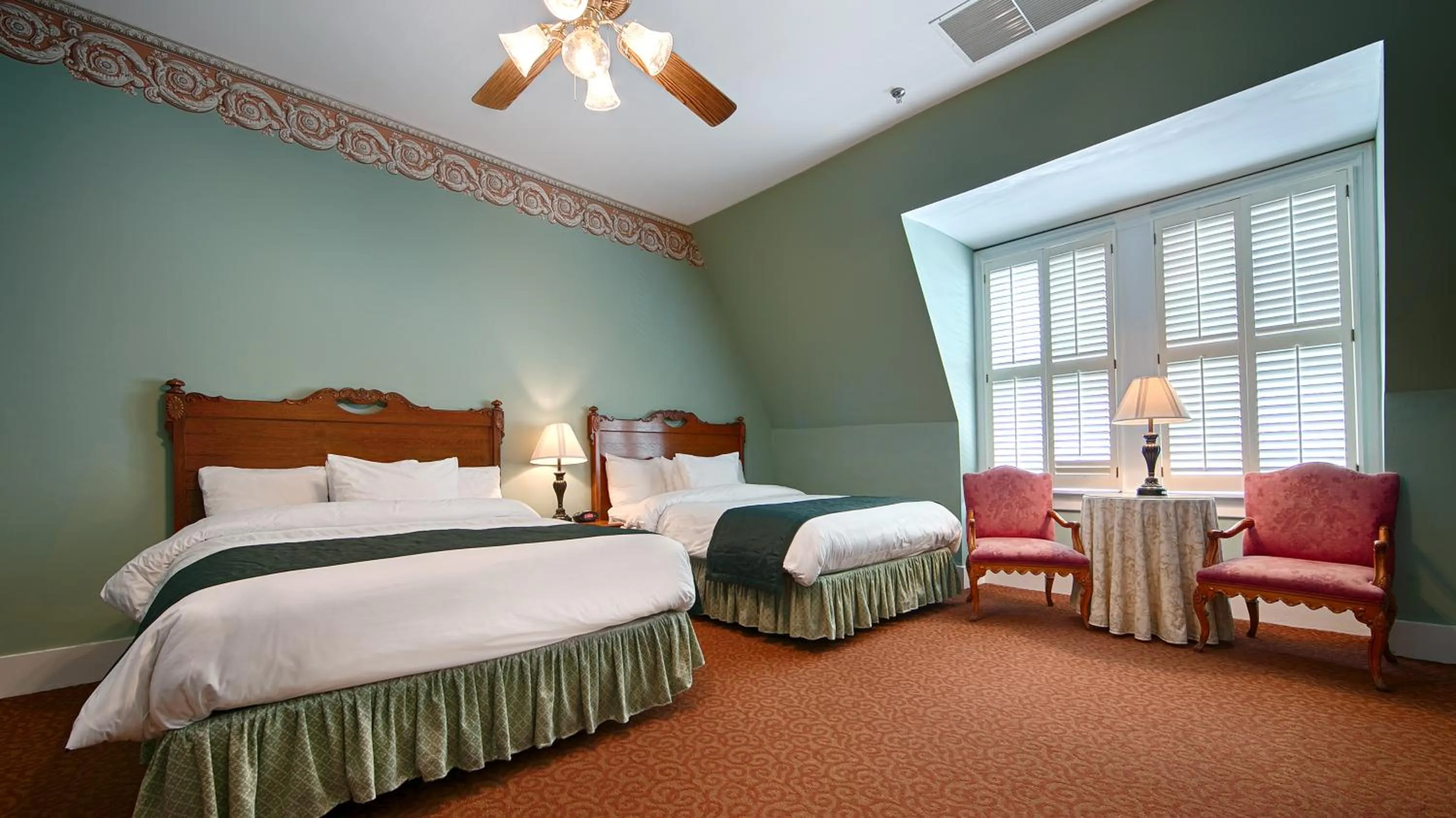 Bed in Windsor Hotel, an Ascend Collection Hotel