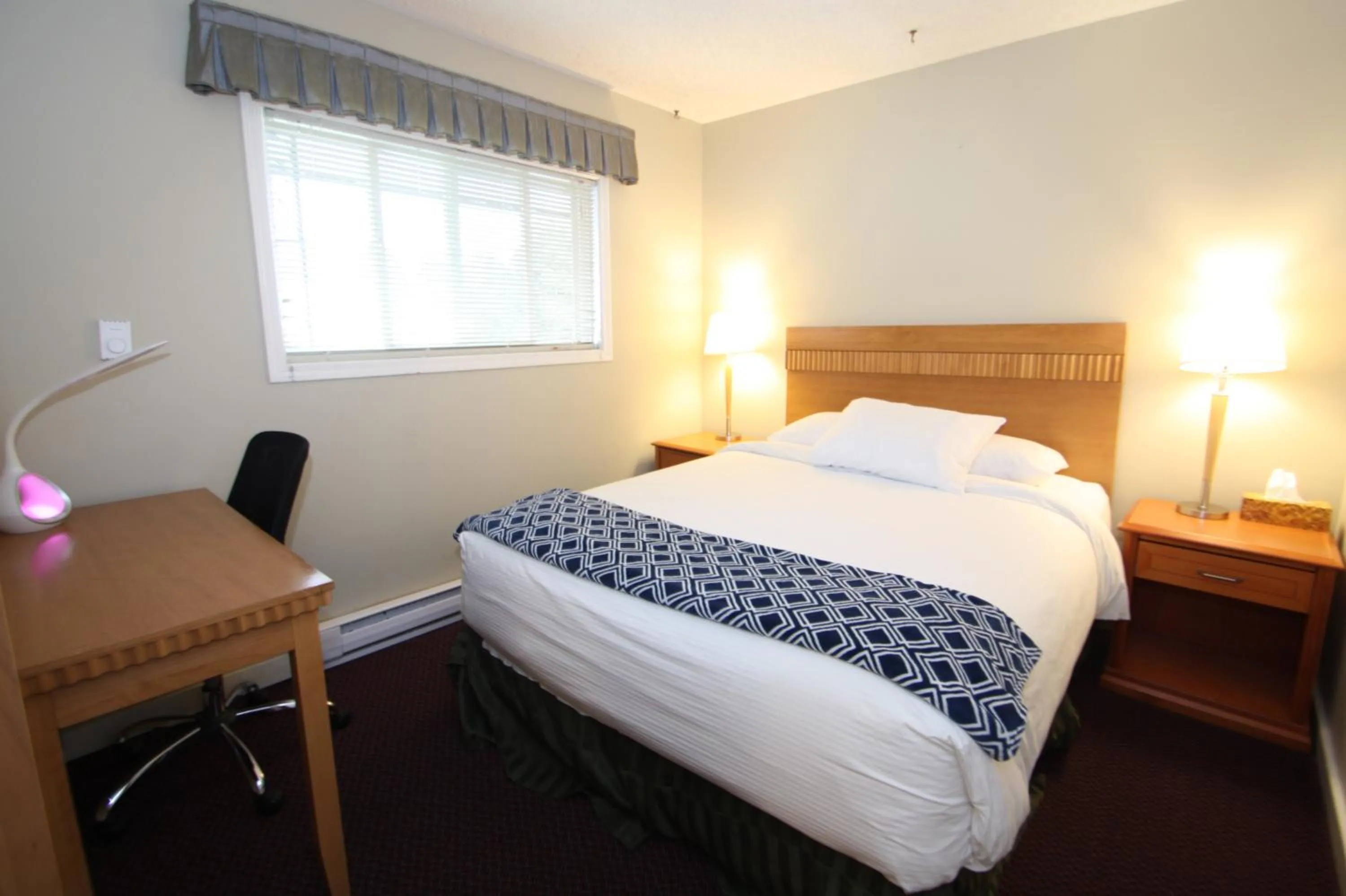 Bed in Harrison Spa Motel