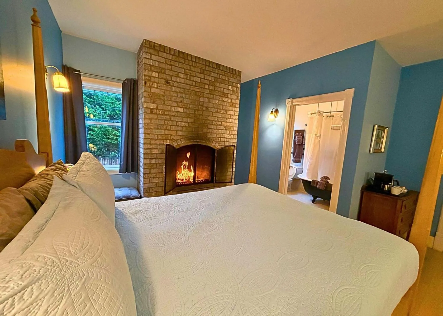 Bed in The Edenwild Boutique Inn